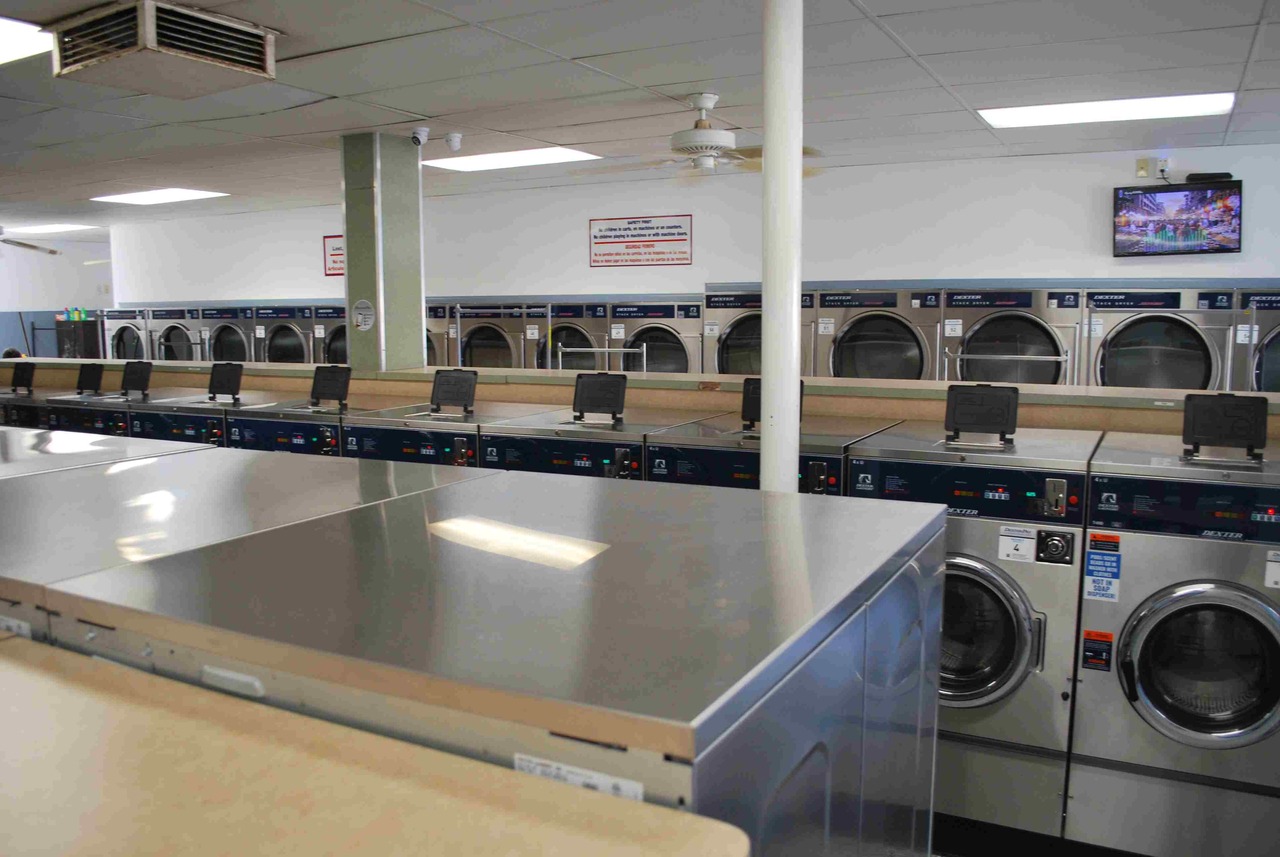 The Laundry Hamper - Coin Laundry & Self-service Laundromat, photo 2 of 12