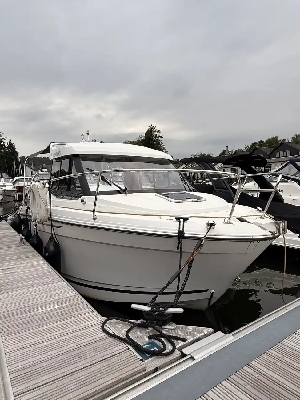 Bow view of the Merry Fisher 605 alongside the pontoon at Windermere