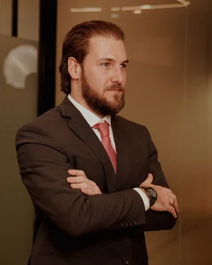 Dr. Univar Piva — Especialista em renegociação de dívidas bancárias