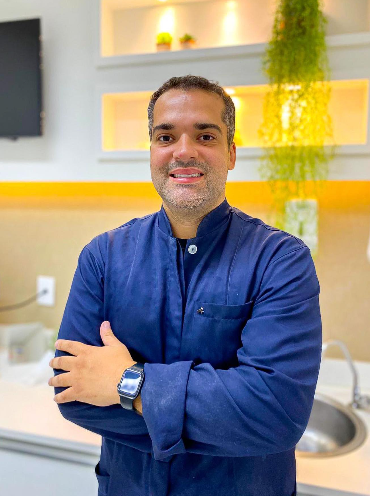 Dr. Antônio Tavares — especialista em cirurgia da face