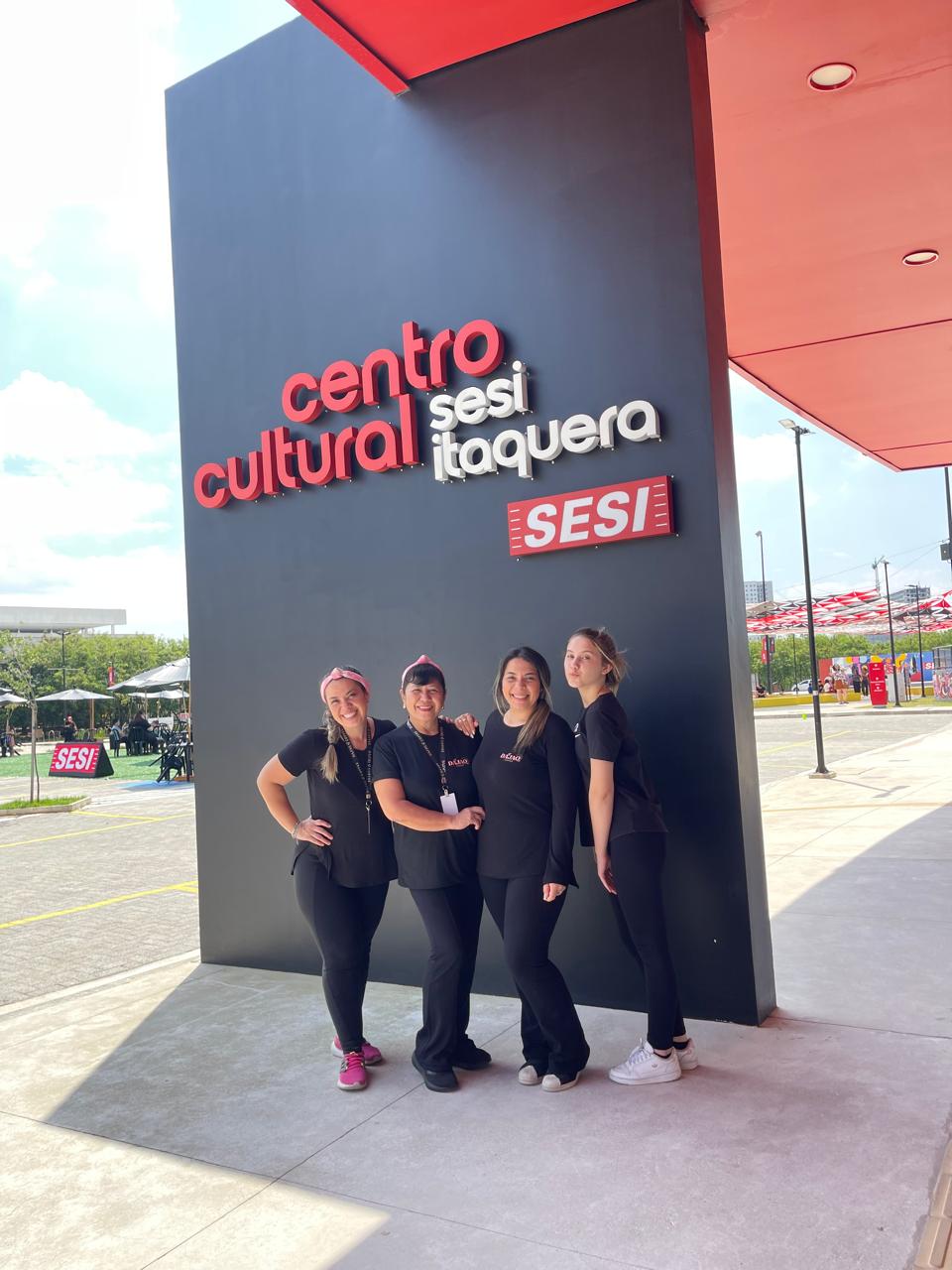 Equipe DAJAQ COFFEE reunida durante um evento no Centro Cultural SESI Taquara