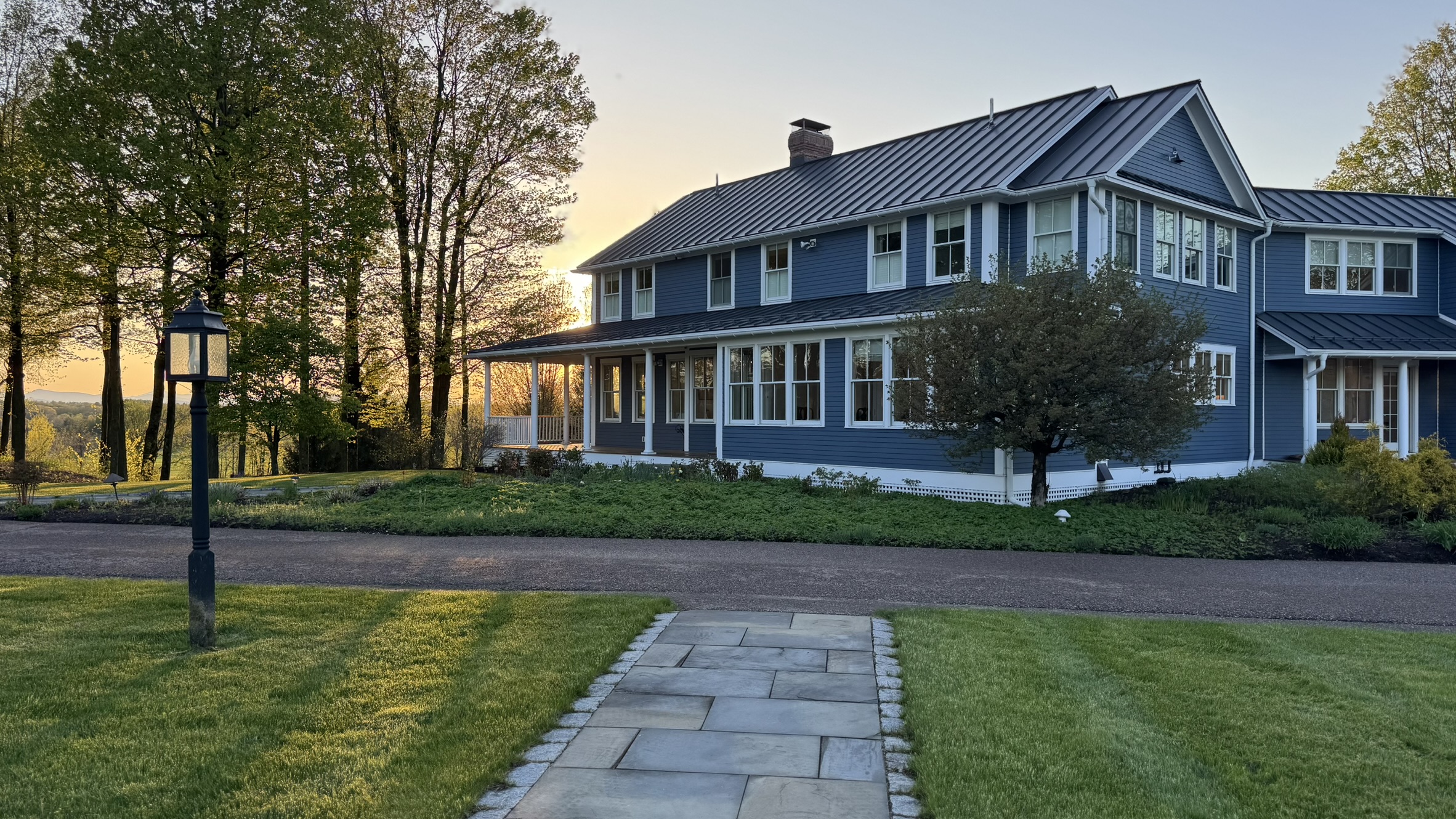 Monarch Manor - Image 1