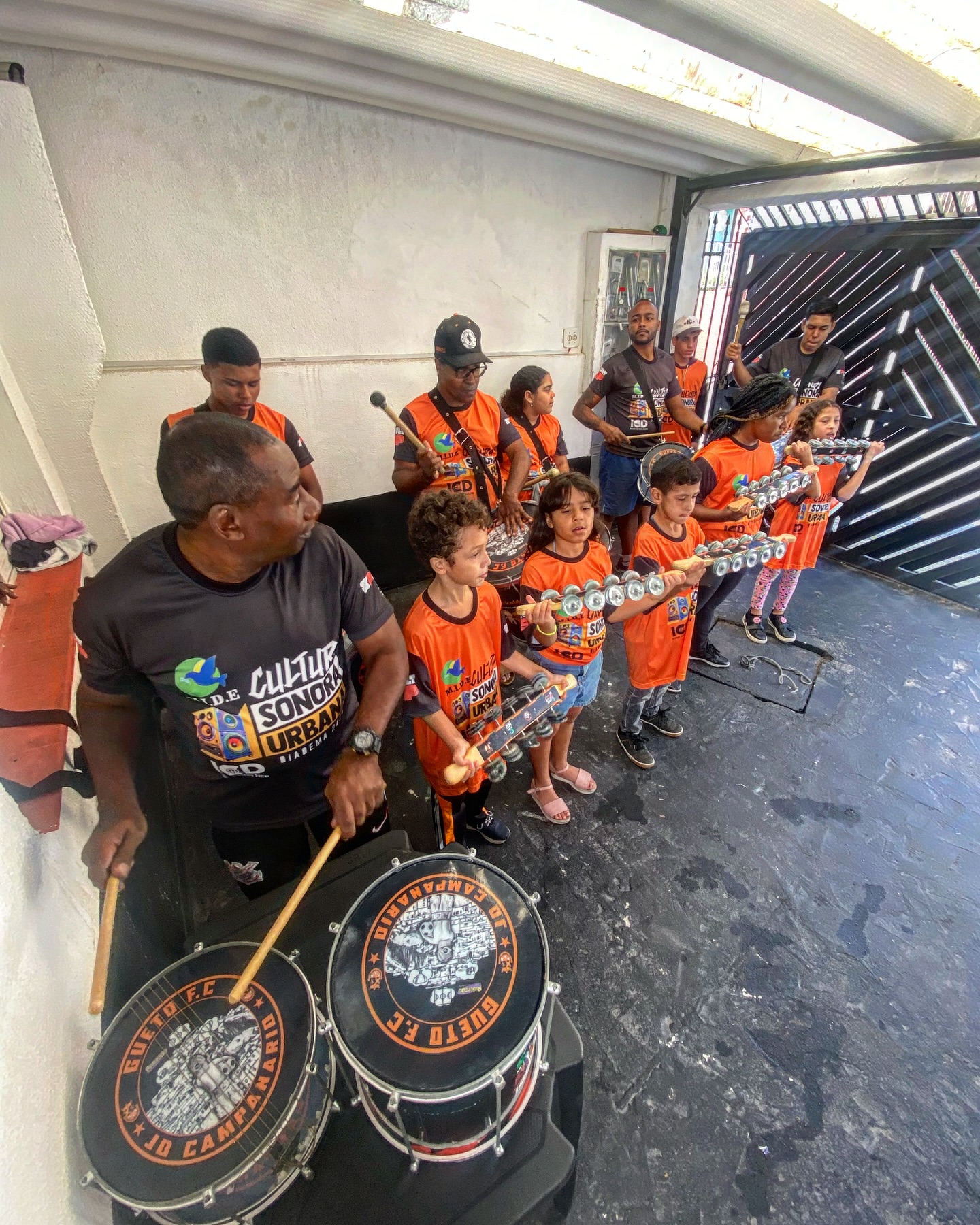 Atividade pedagógica — oficina percussiva