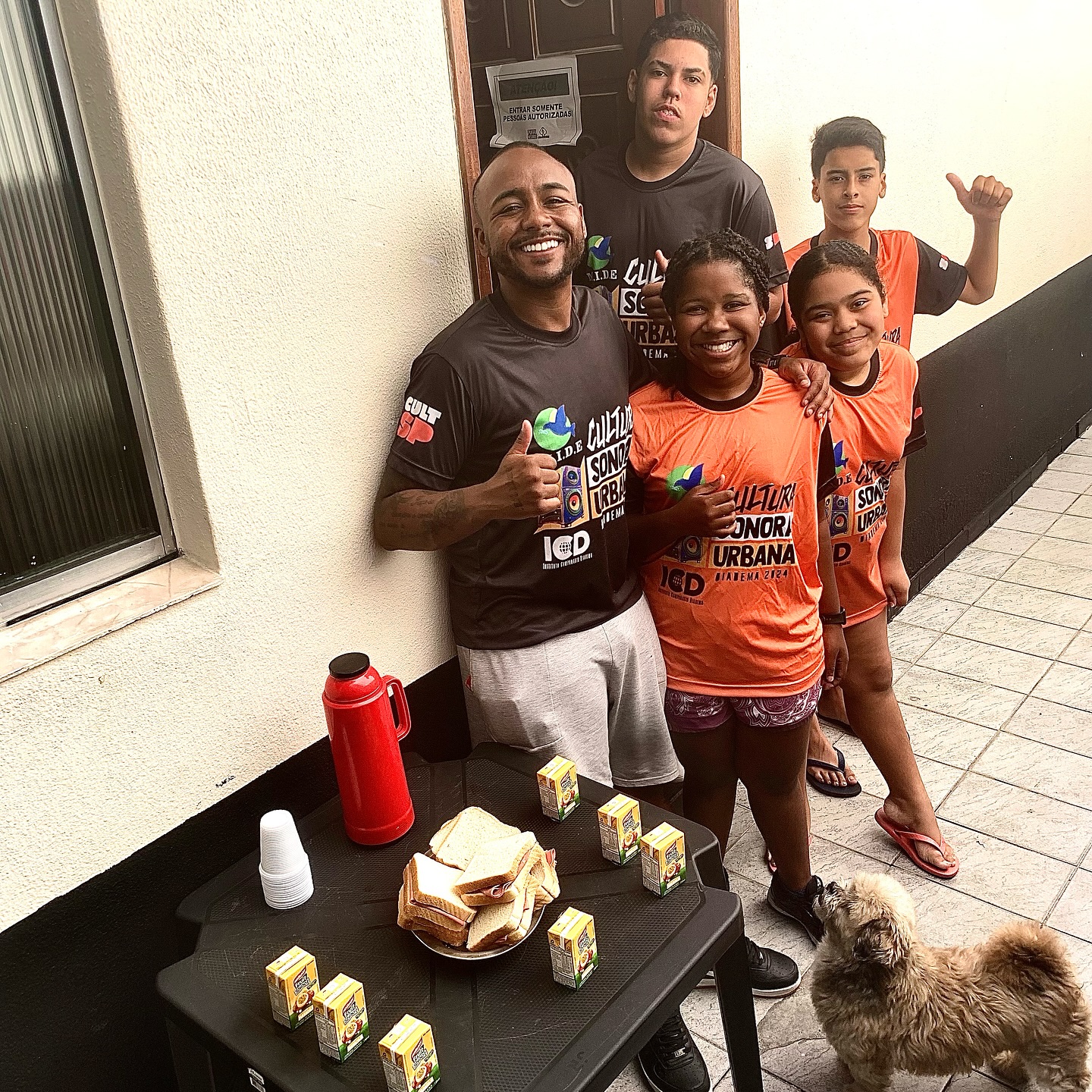 Equipe e alunos da MIDE no intervalo — convivência e cuidado