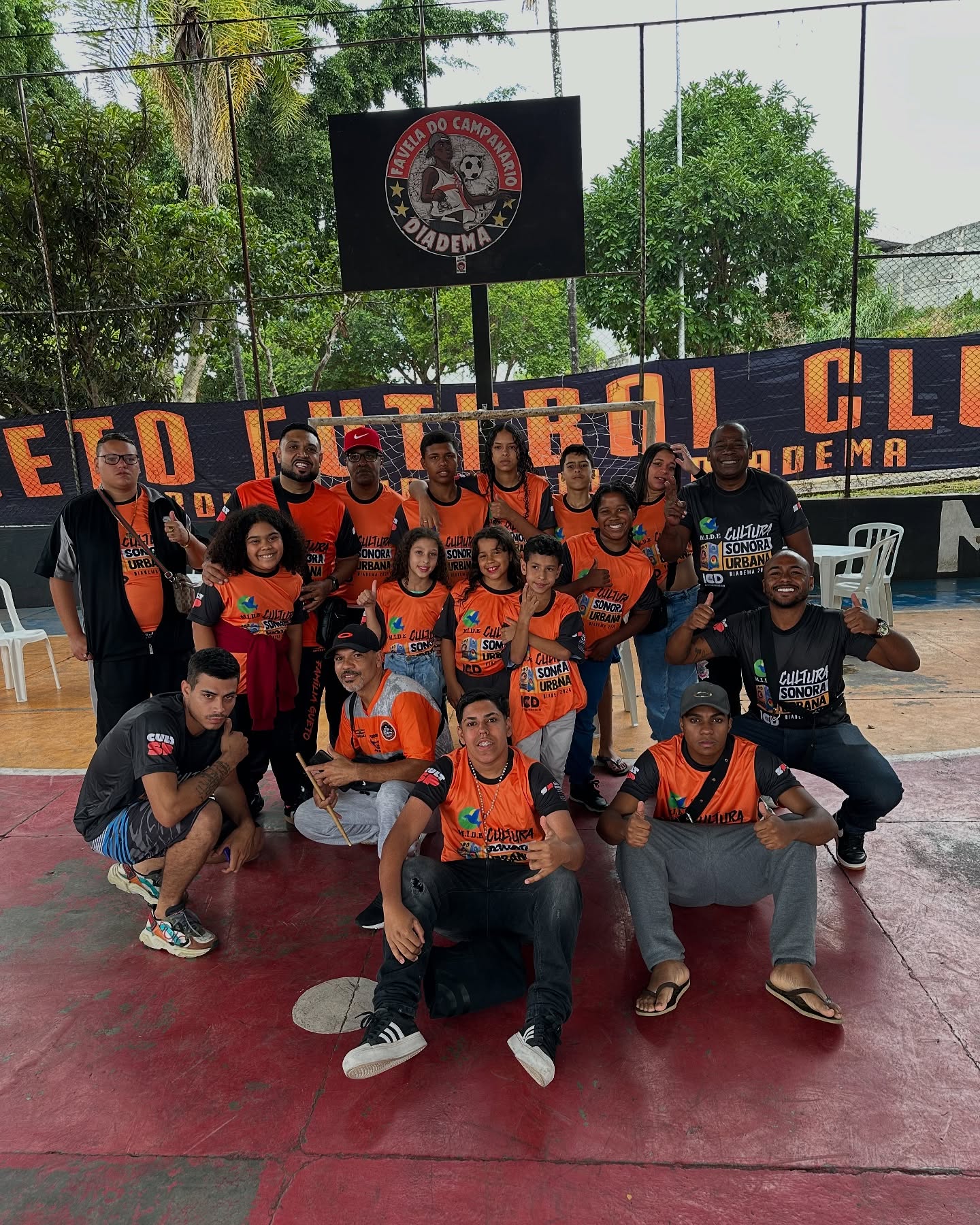 Grupo do Cultura Sonora Urbana reunido no Campanário, Diadema