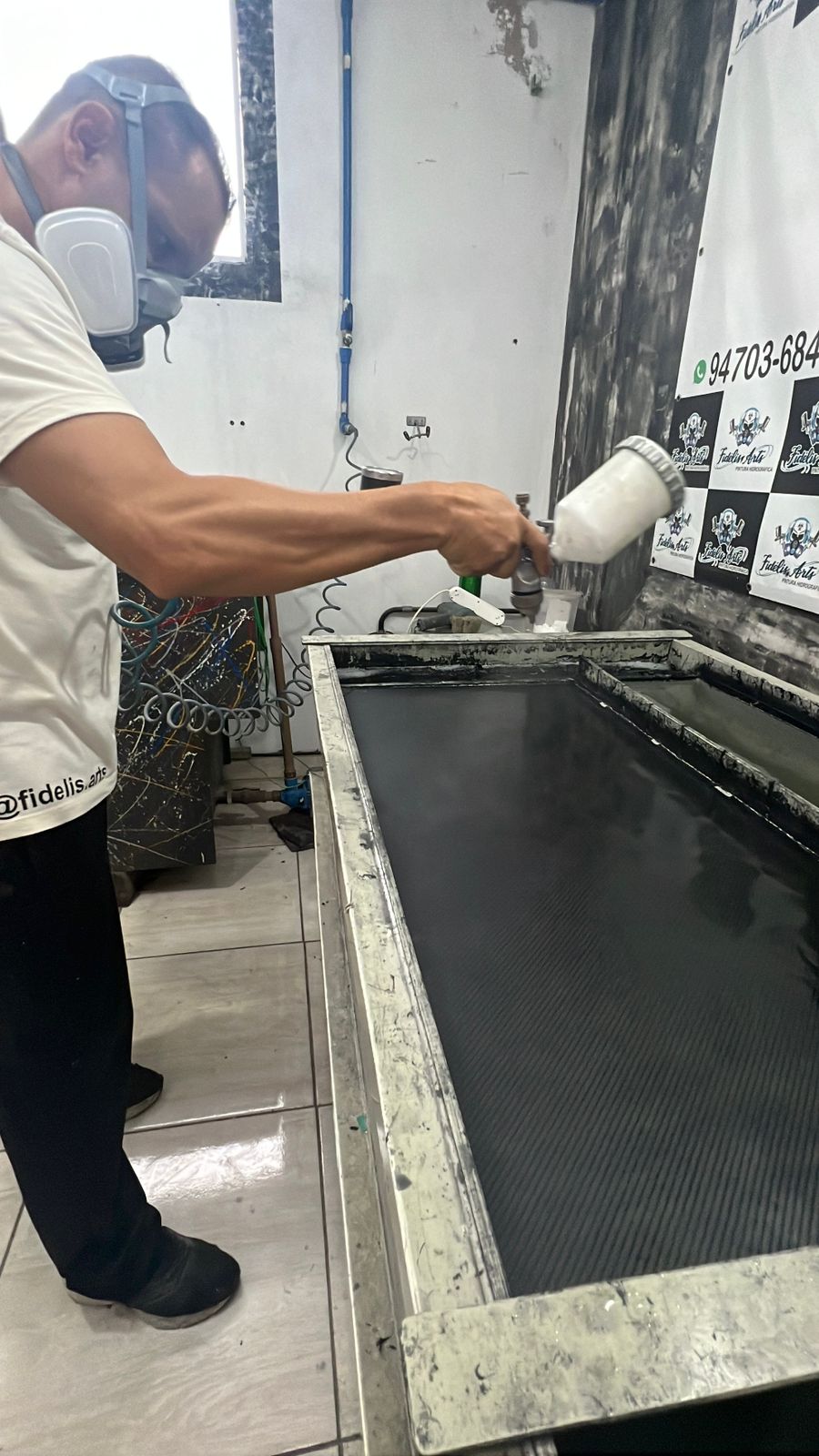 Fidelis executando o serviço de hidro dipping