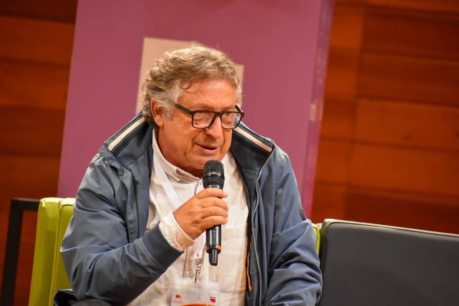 Francesc Badia i Dalmases speaking at an international conference