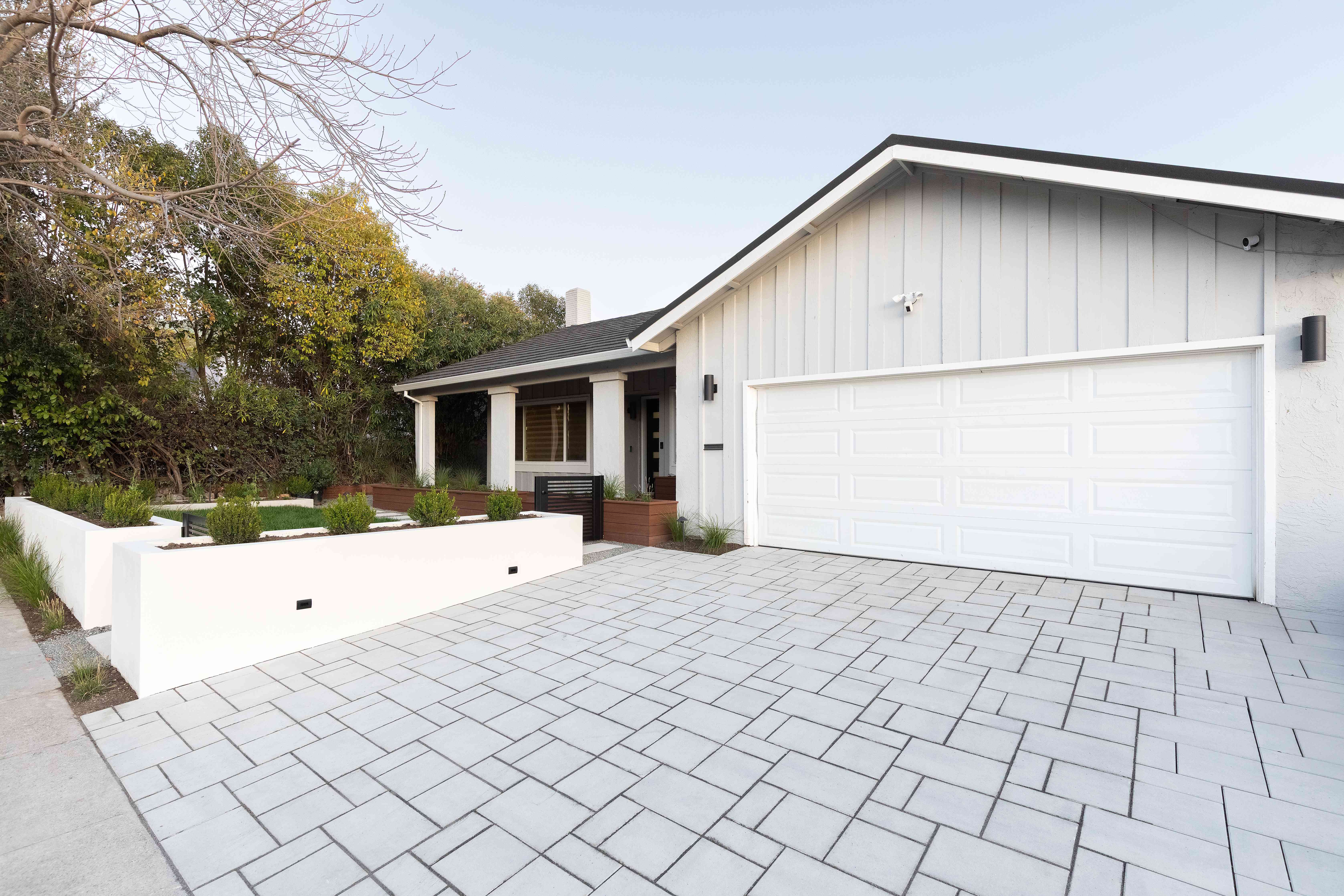 Full driveway and facade view