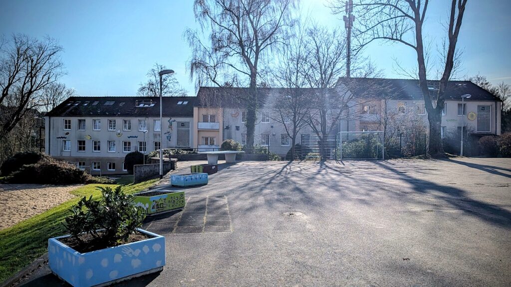 Wohngebäude der Funke Stiftung mit Innenhof und Spielfläche