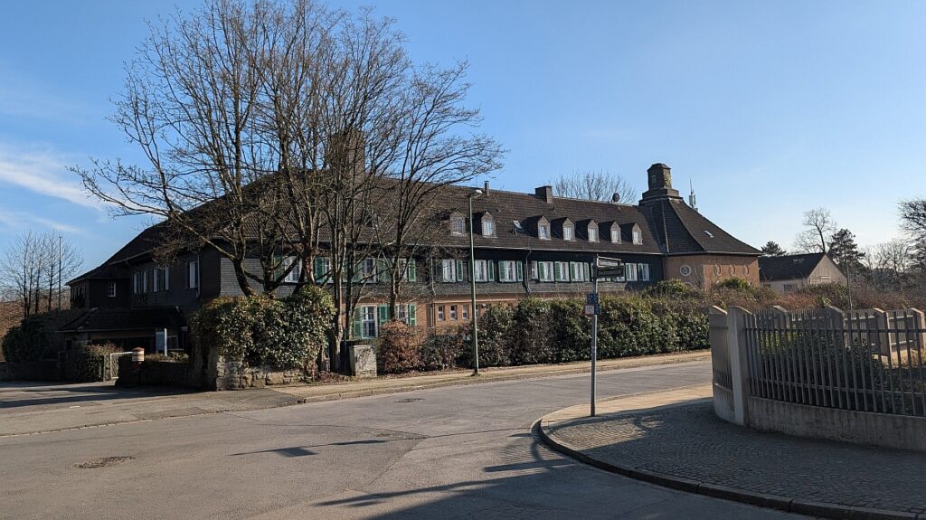 Gesamtansicht des Funke Stiftung Geländes von der Straße