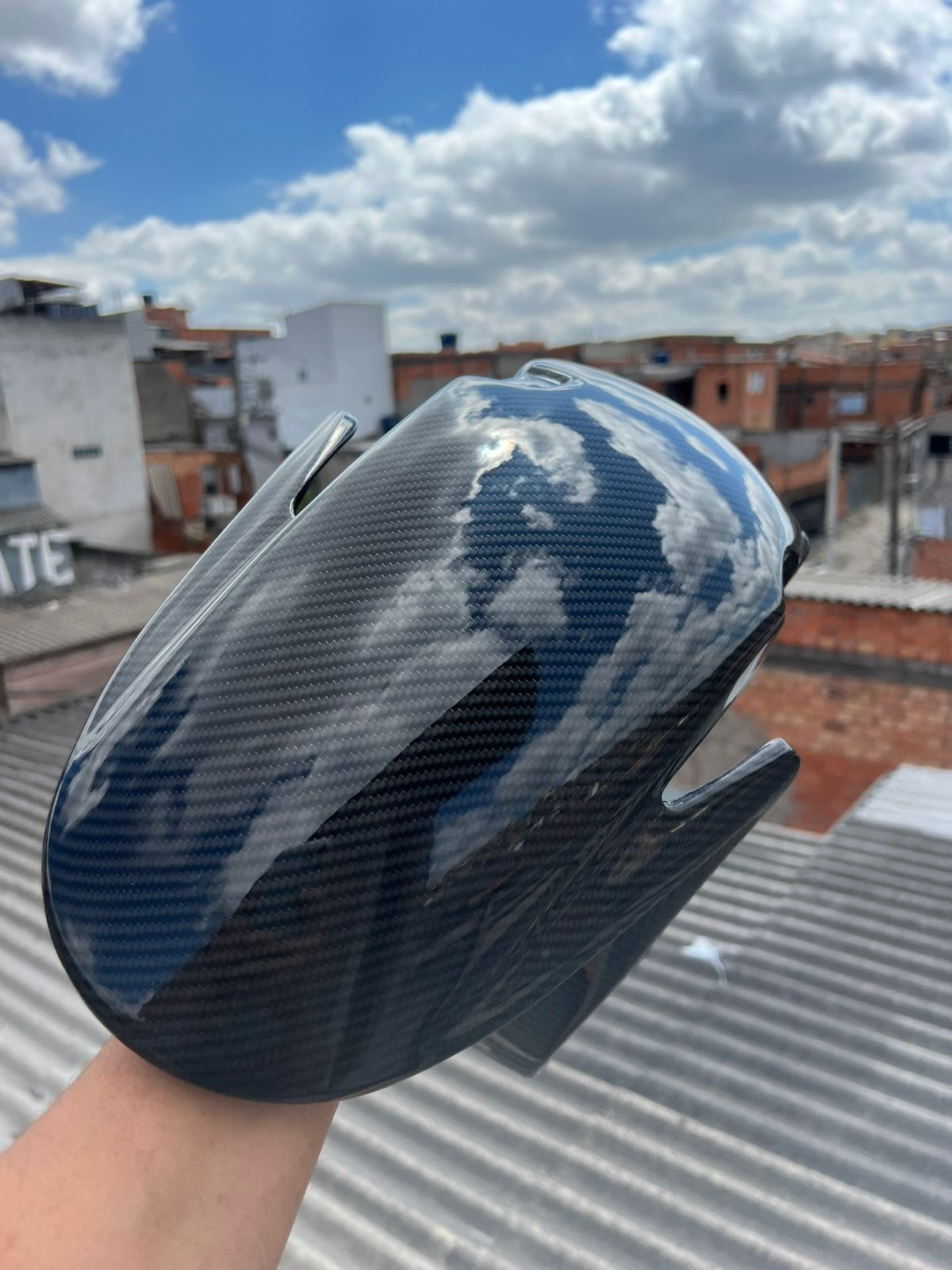 Espelho com efeito fibra de carbono
