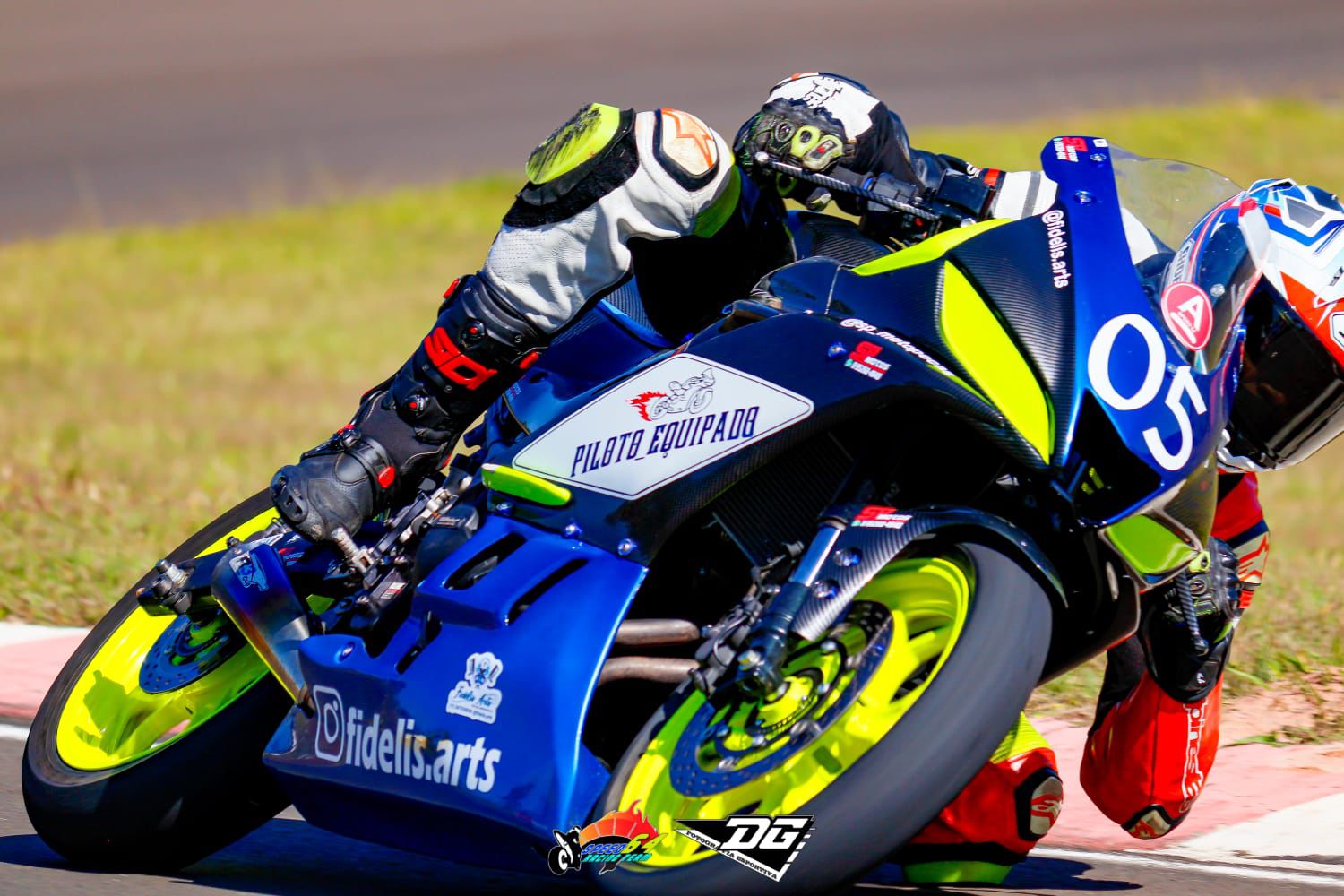Carenagem de motocicleta com hidro dipping