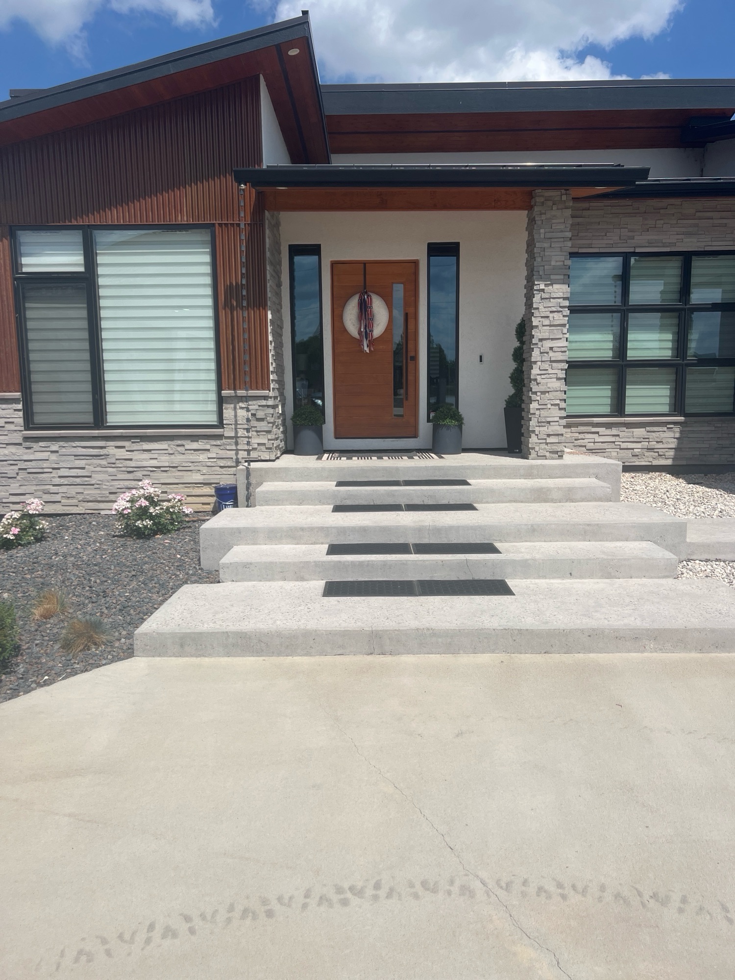 Floating Entry Steps VUBA Resurfacing - Before