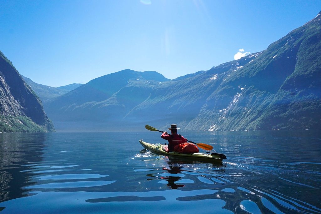 Kajakkpadling i fjorden