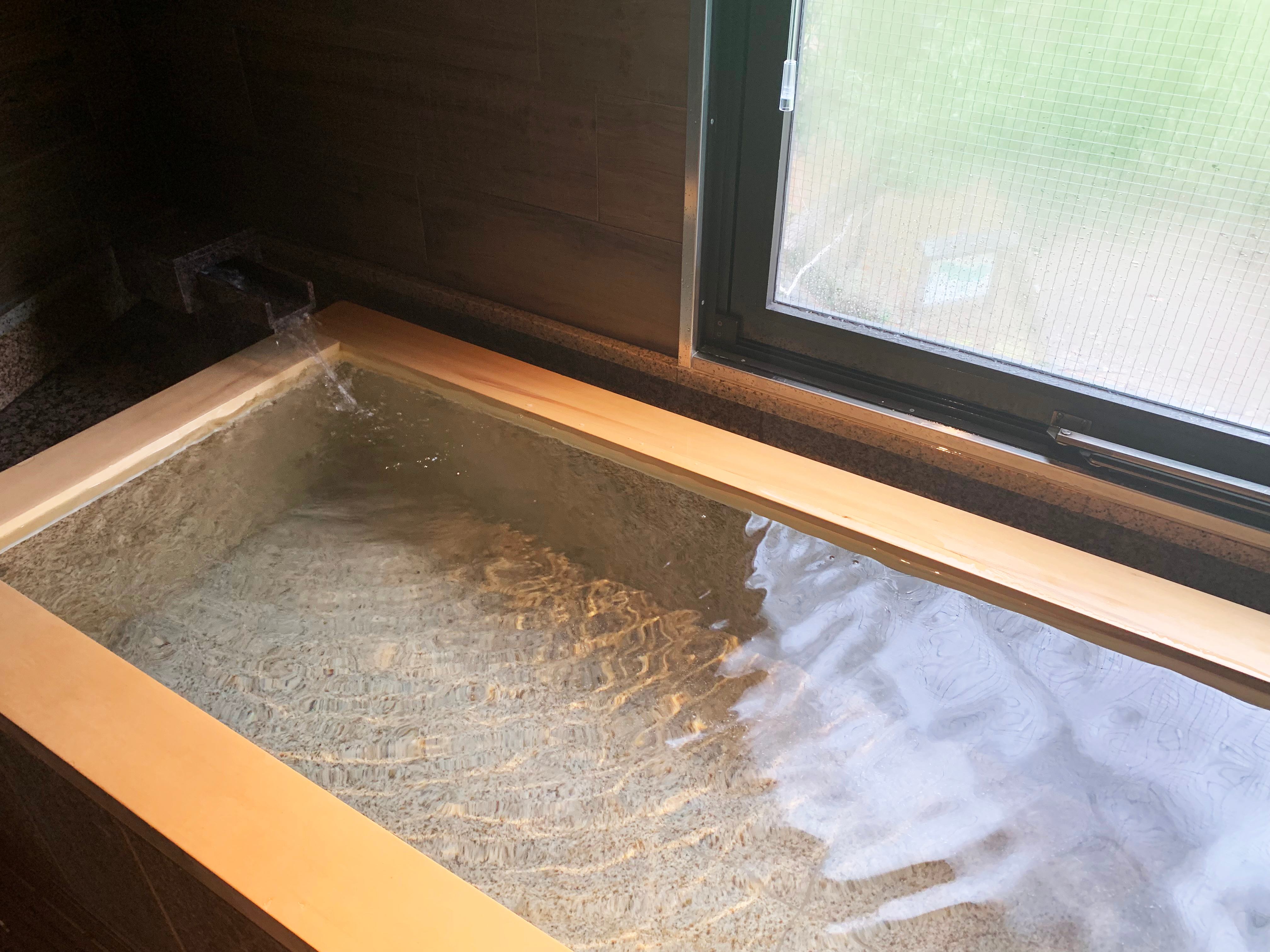 Hinoki cypress wood soaking tub