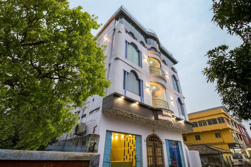 Hotel Maheshwari Building