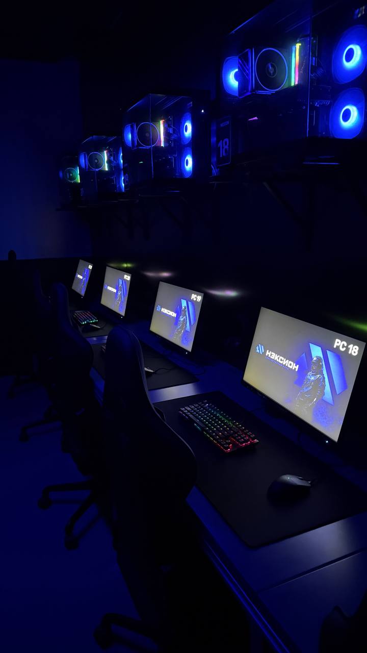PS5 зона — вид сверху, синие полосы LED