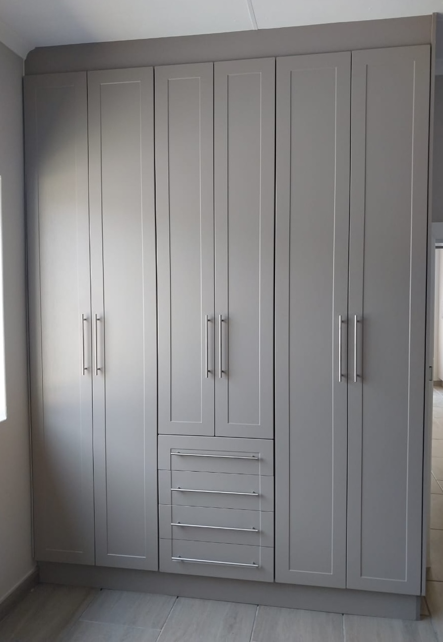 Grey Floor-to-Ceiling Wardrobe