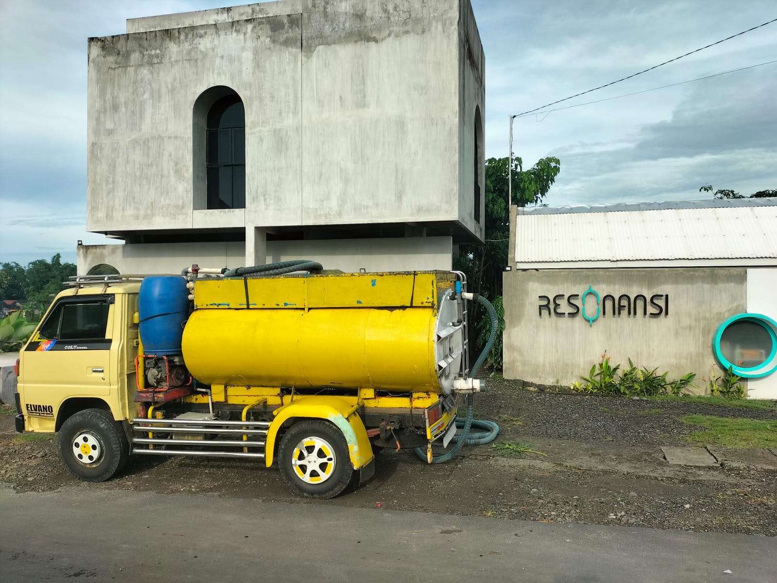 Truk sedot WC profesional Drainlancar