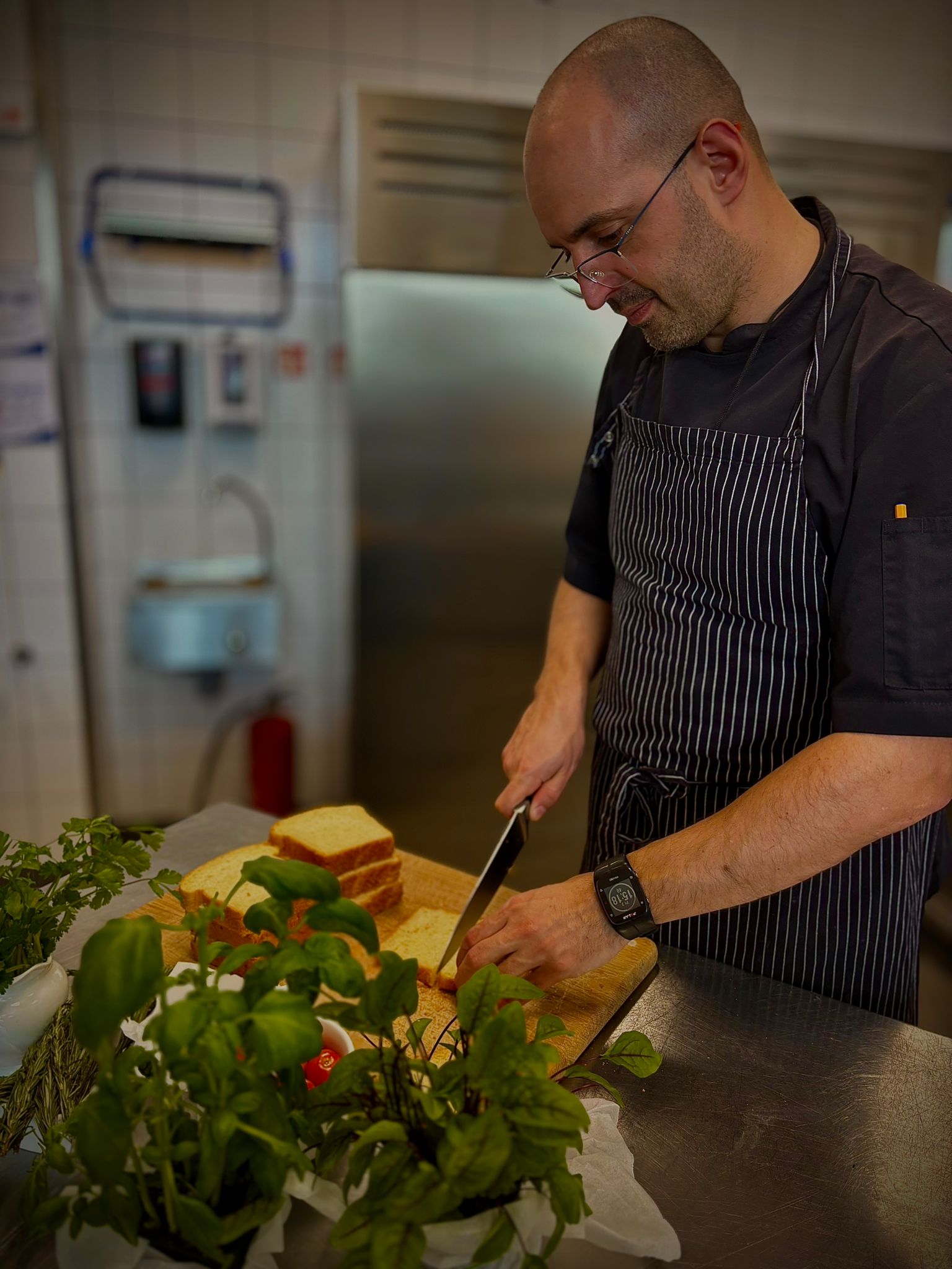 Marcin Koniuszko preparing fresh vegetables