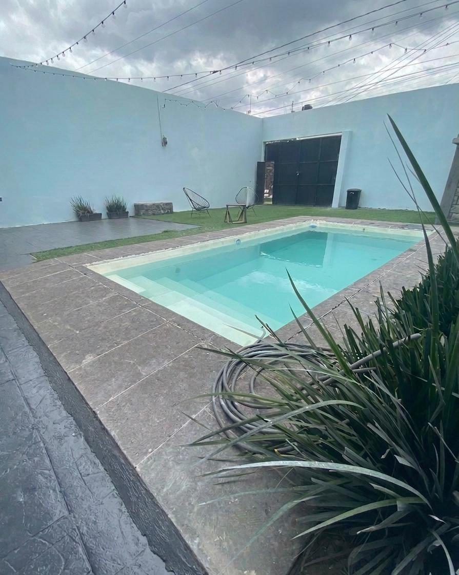 Alberca con vista al jardín