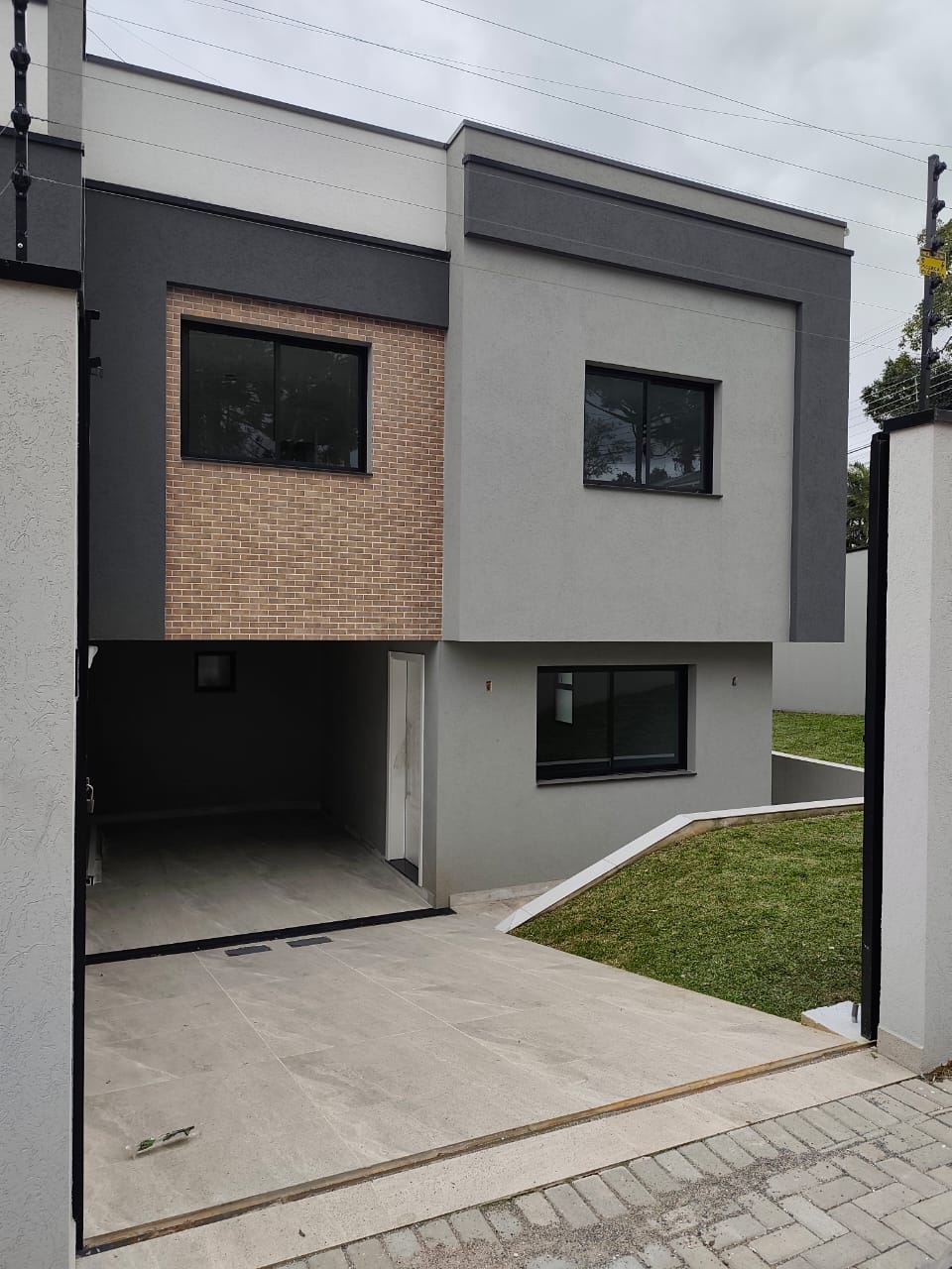 Excelente Sobrado Novo com Amplo Quintal no Bairro Boa Vista — Boa Vista, Curitiba – PR