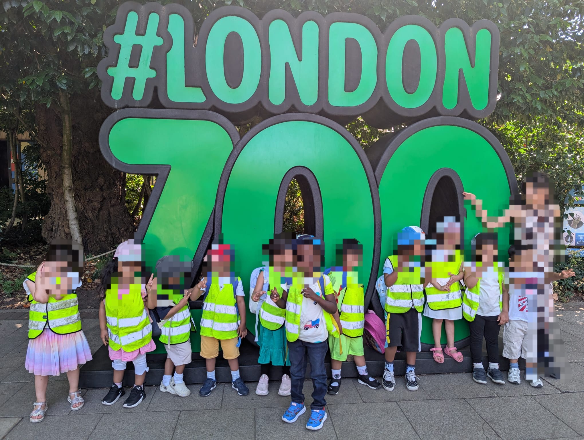 Children at London Zoo entrance sign