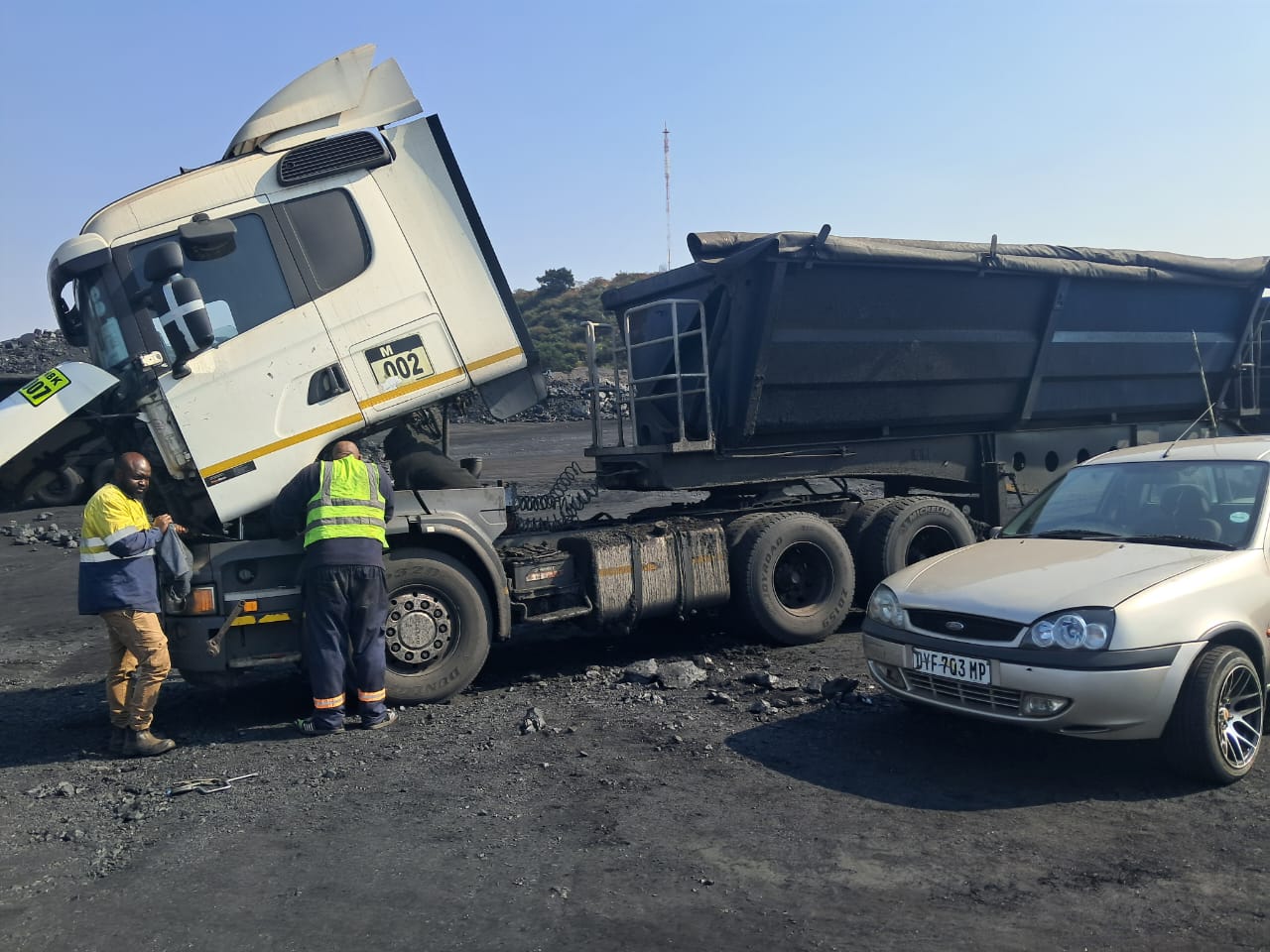 Awomi crew servicing a coal haulage truck on site
