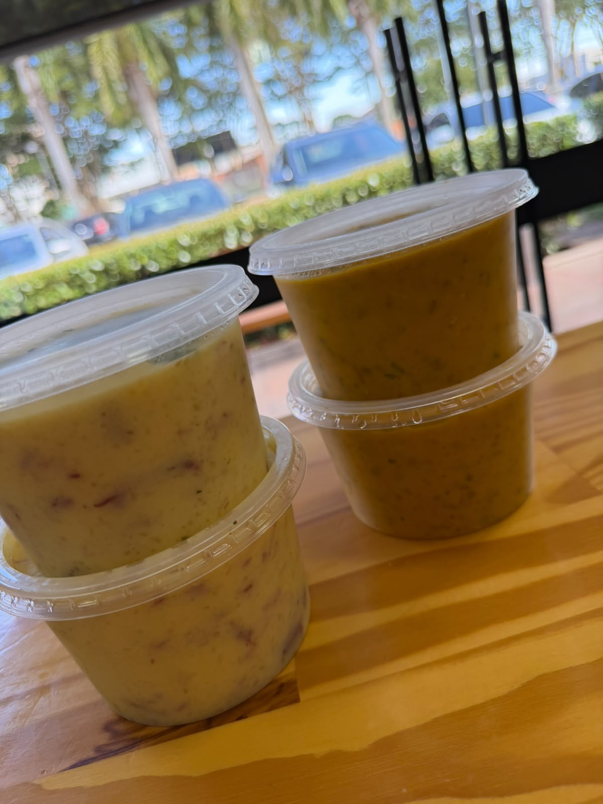 Caldos caseiros em potes para delivery