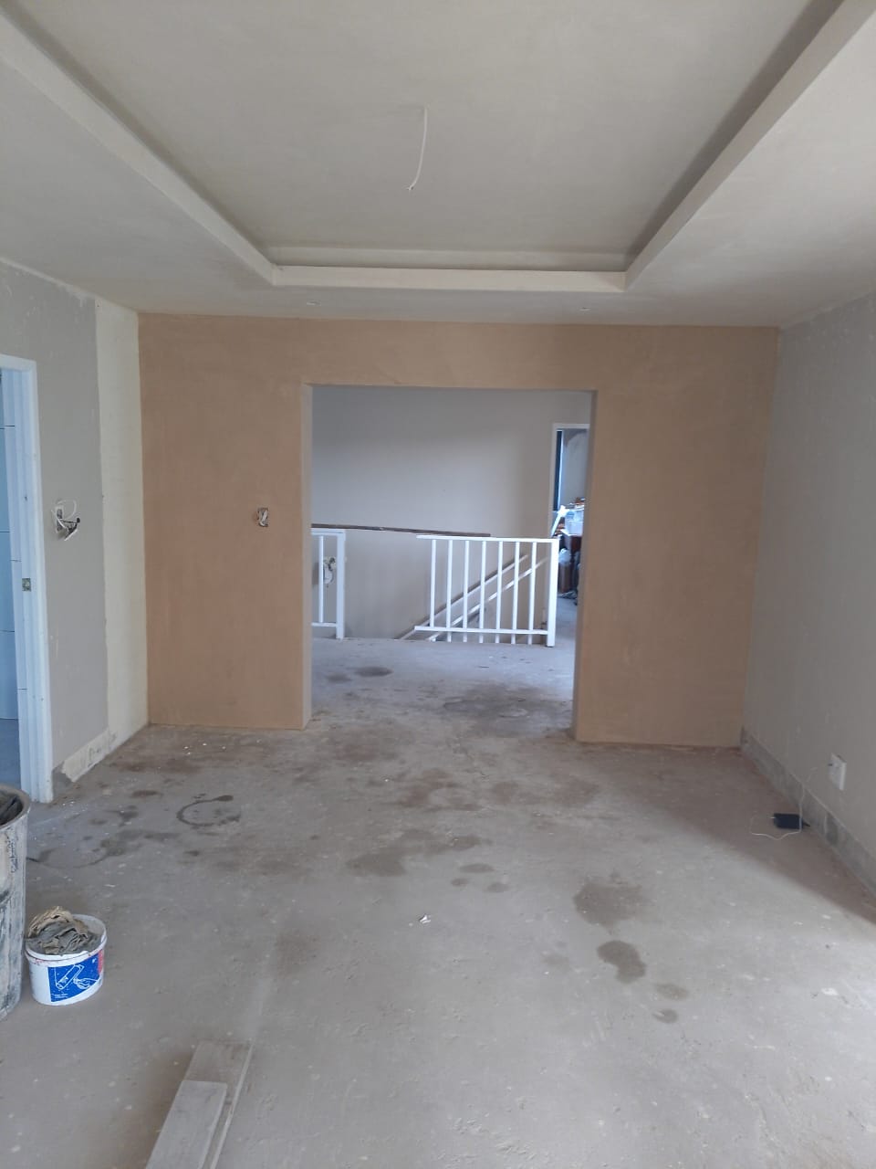 Smooth plastered room finish