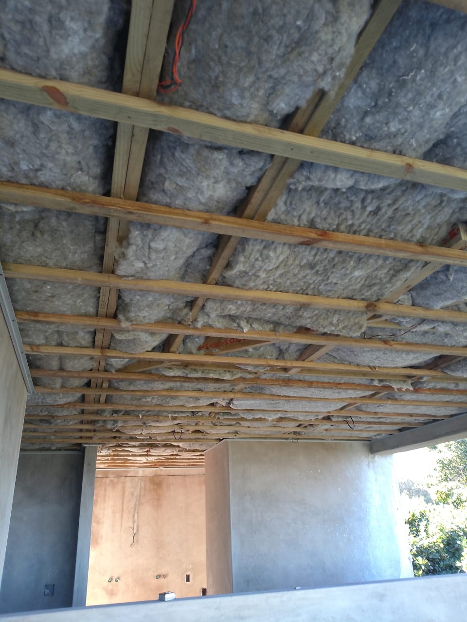 Insulated ceiling structure