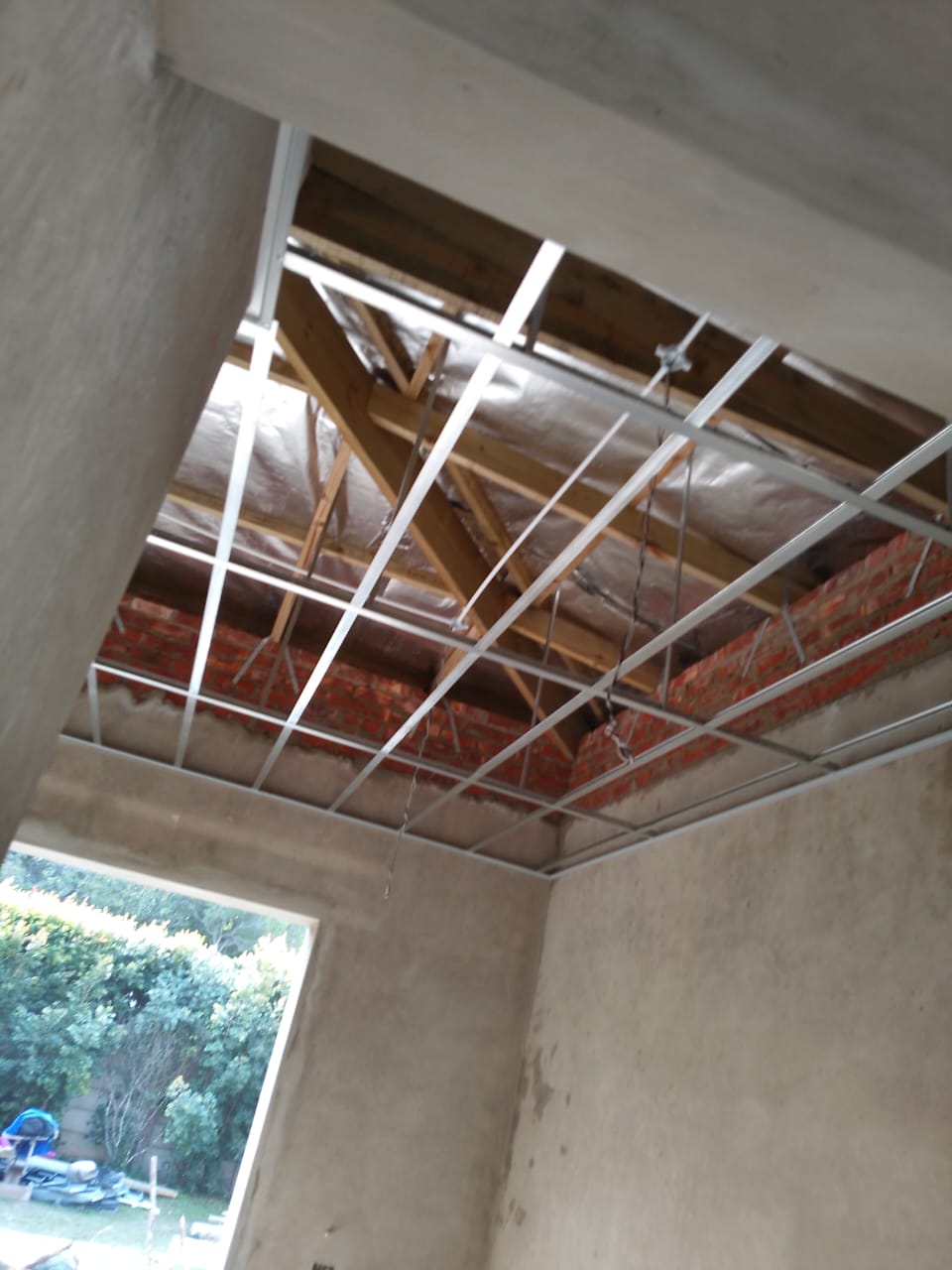 Suspended ceiling framework
