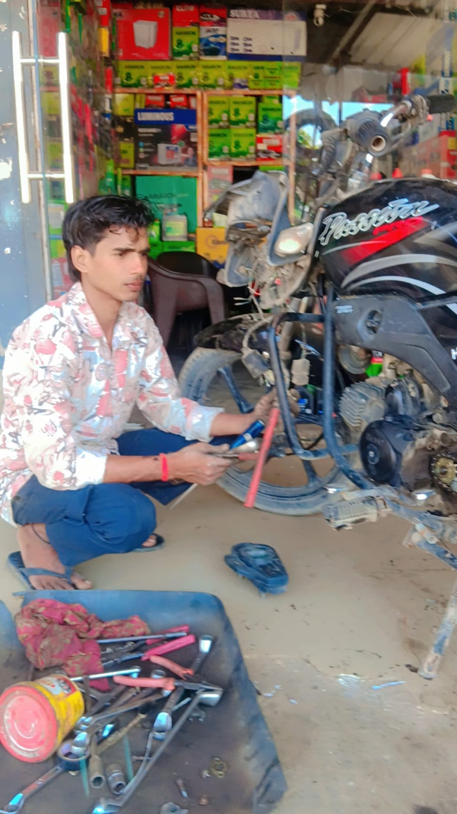 Mechanic servicing a two-wheeler at Jiya Auto Service Centre