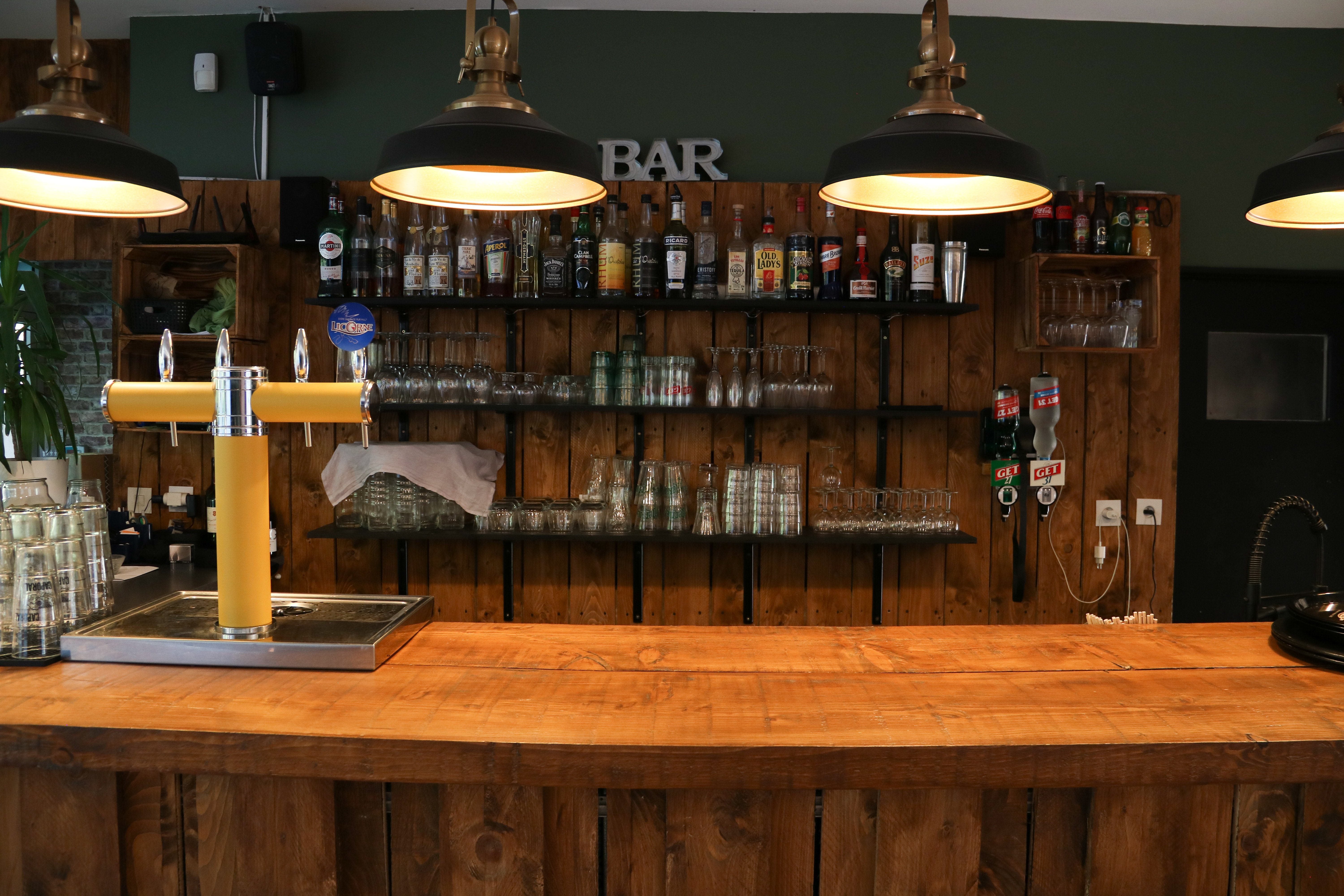 Bar en bois rustique du restaurant