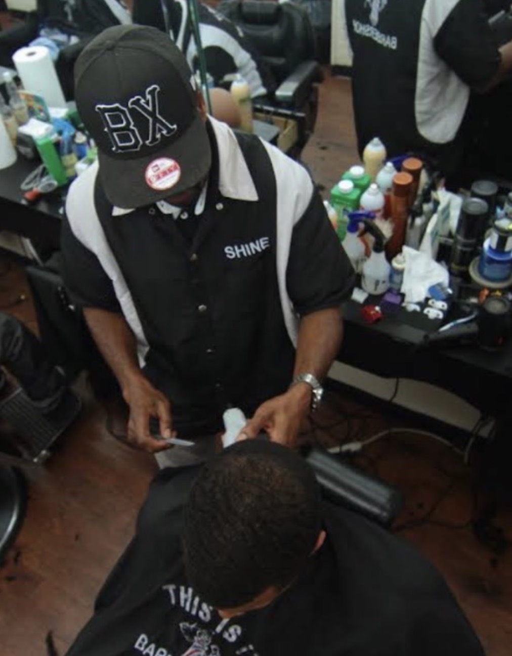 Shine the master barber at work