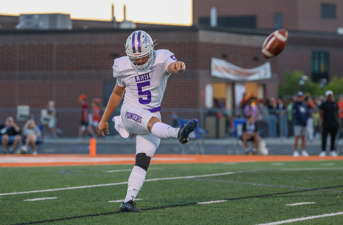 Perfect punting form during sunset game