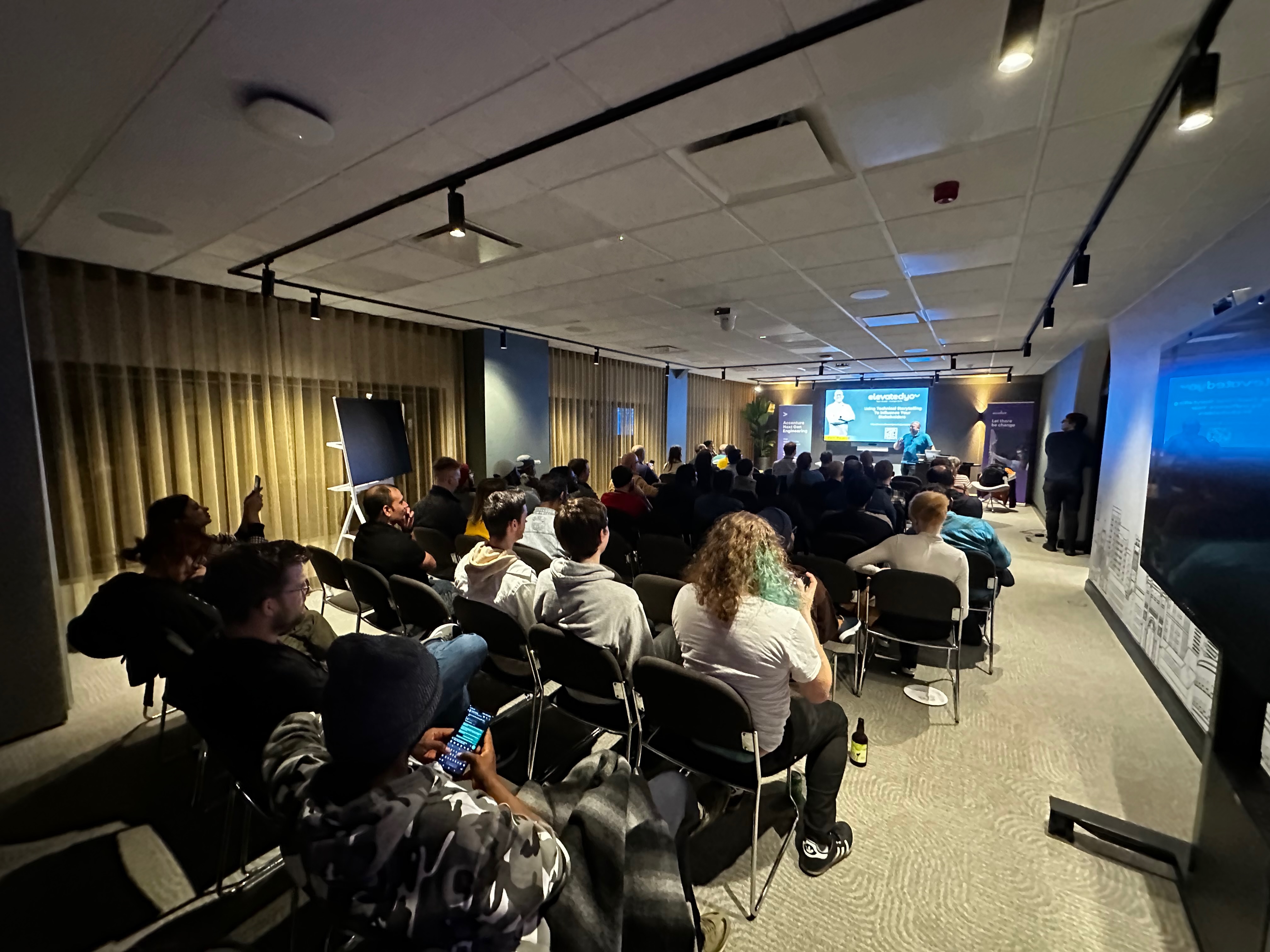 Packed audience at a Cloud & Data conference session