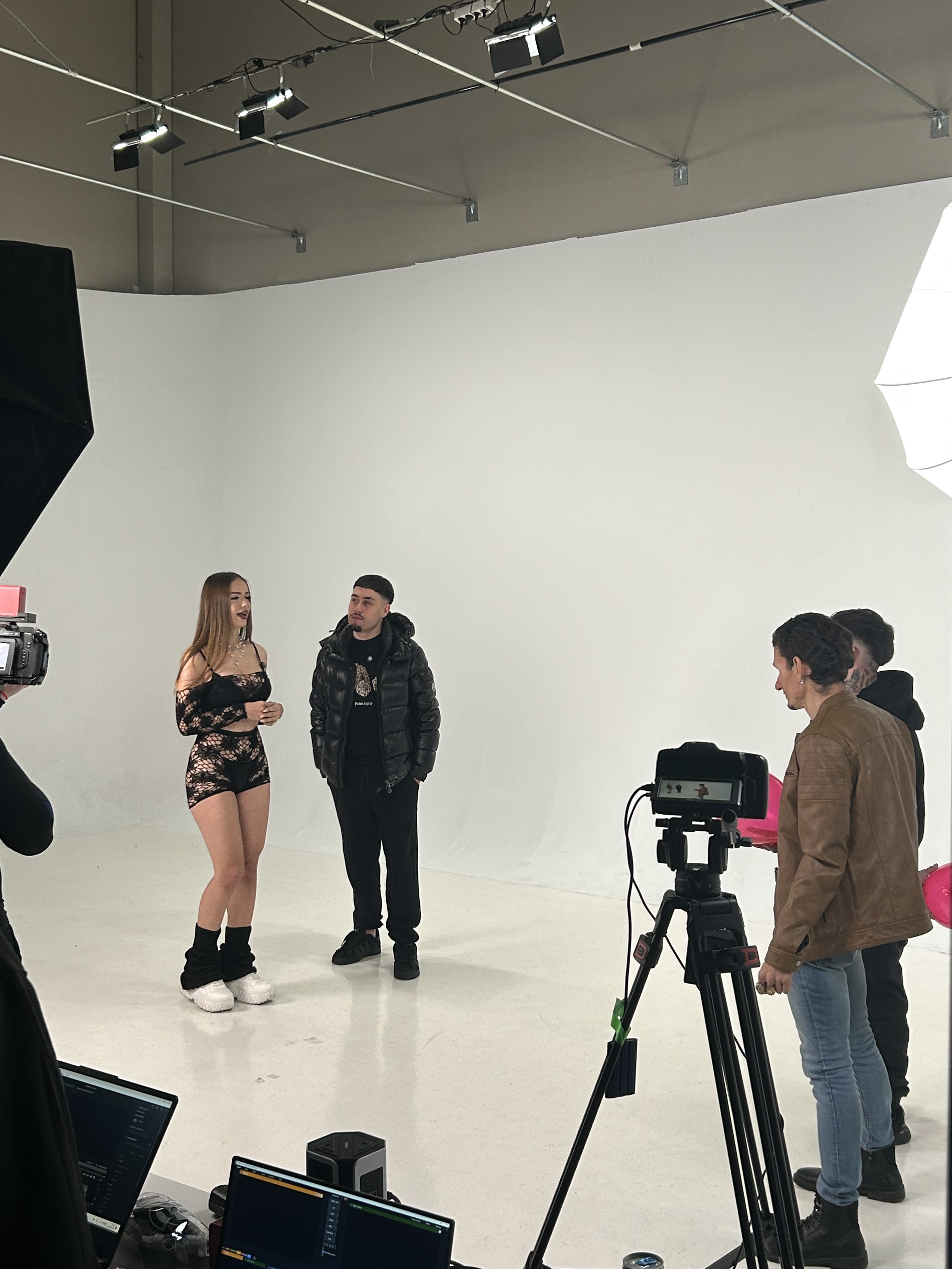 Behind the scenes - photo 3