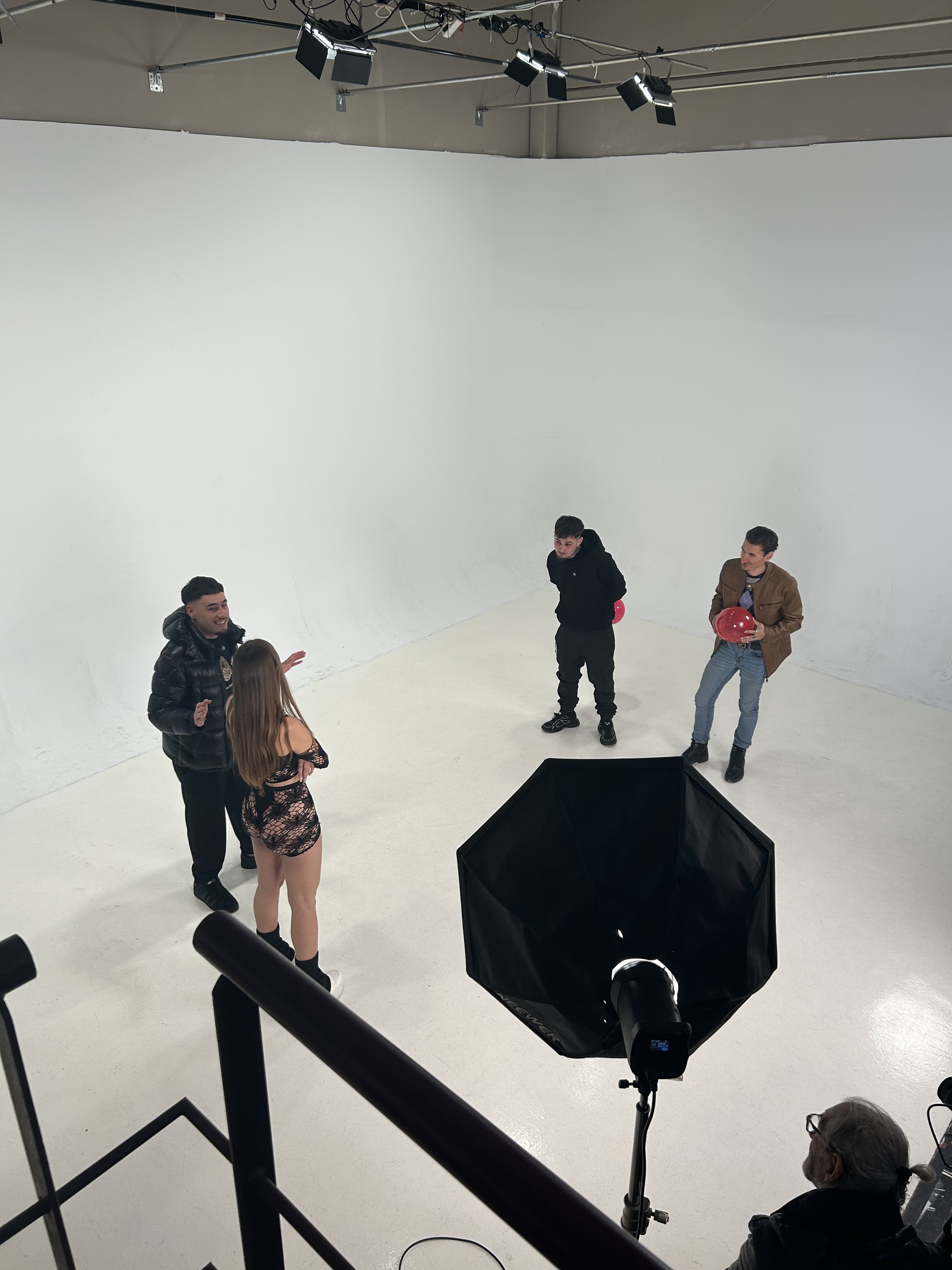 Behind the scenes - photo 5
