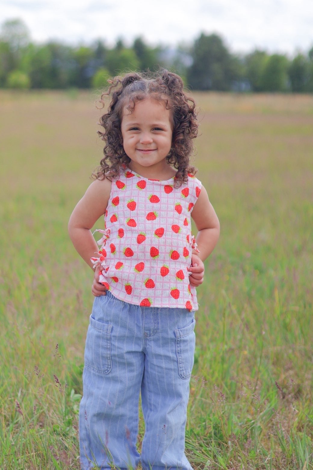 Little girl posing in a field
