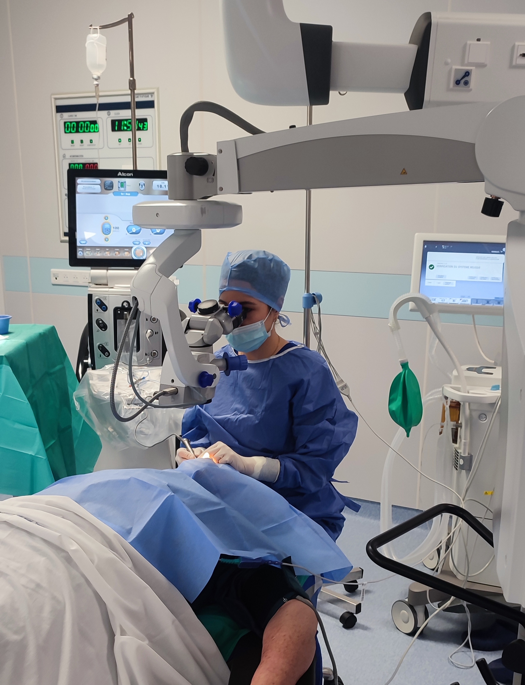 Dr. EL JAZOULI Intissar performing eye surgery