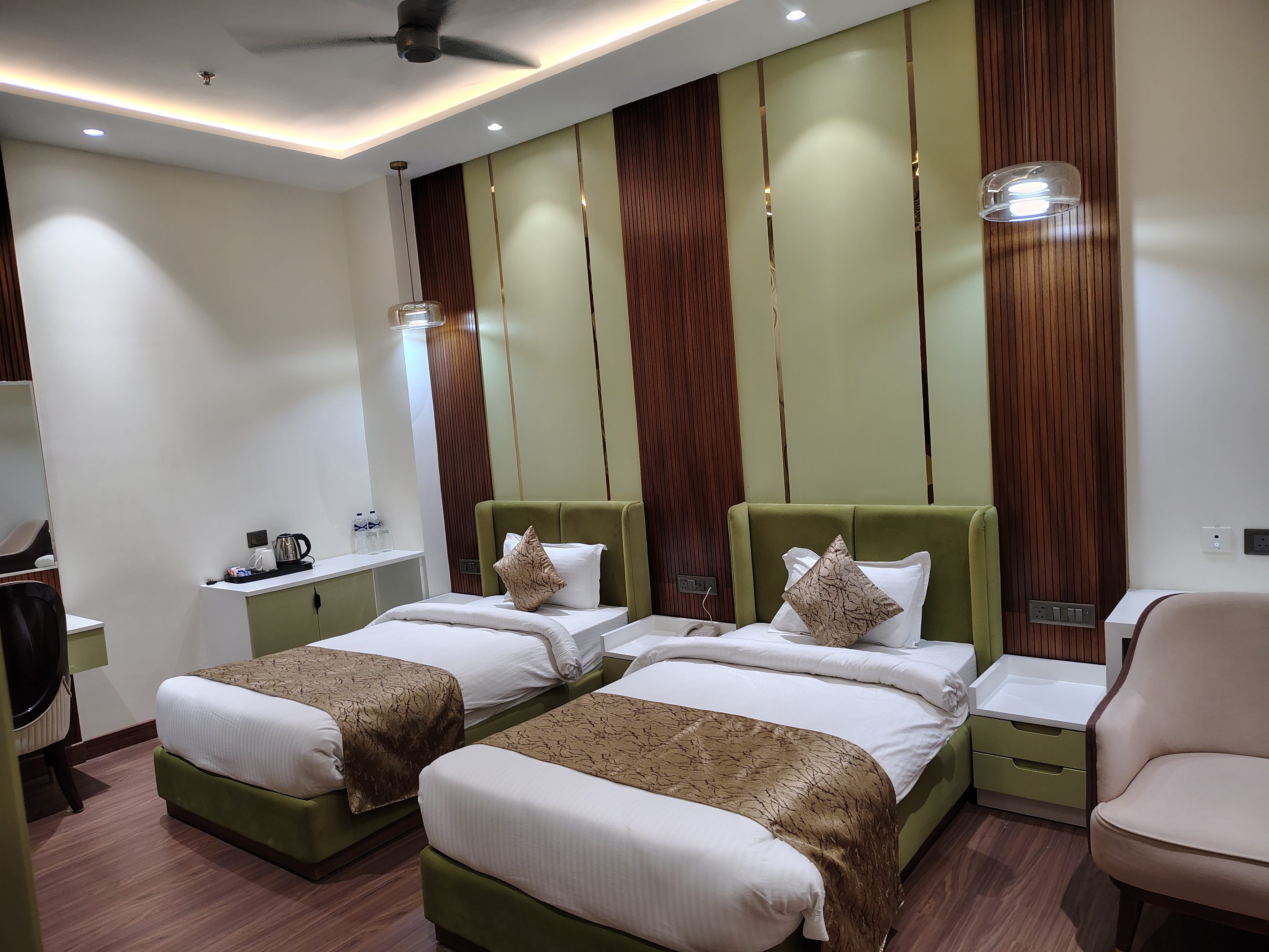 Executive Room - Image 1