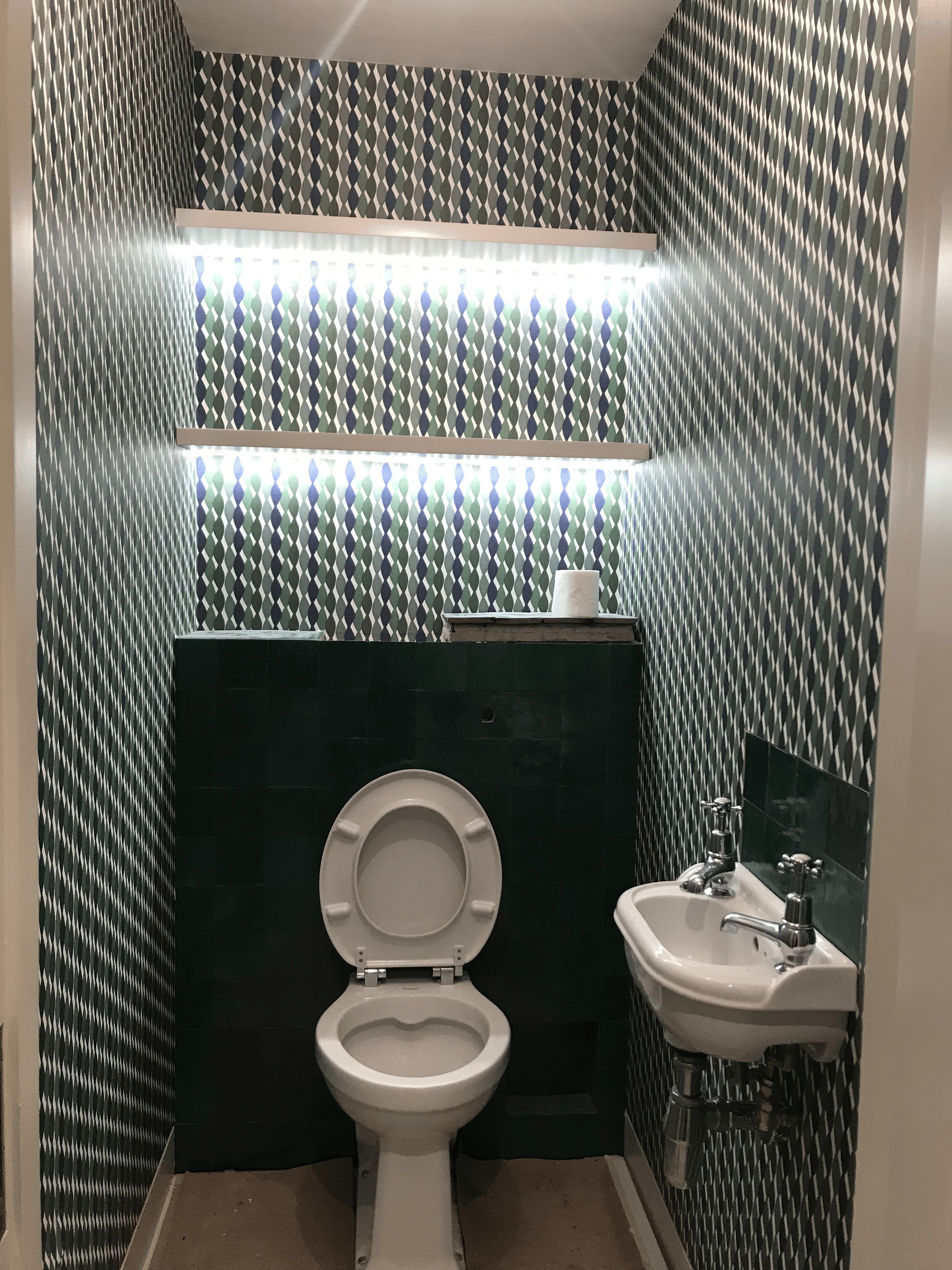 Cloakroom with geometric diamond pattern wallpaper