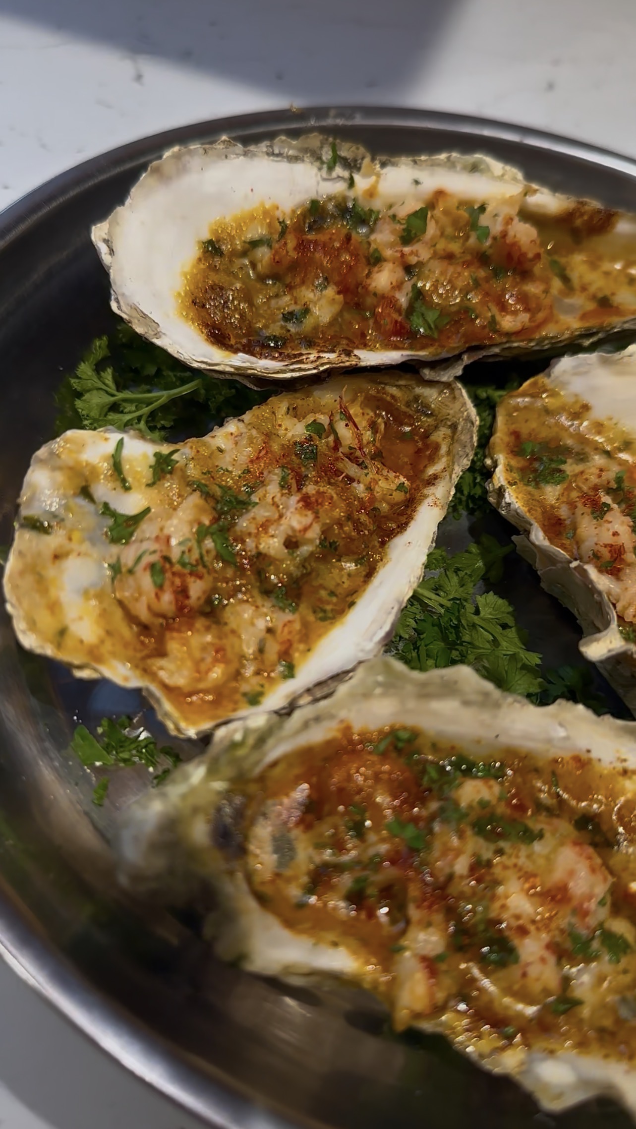 Baked oysters with garlic butter