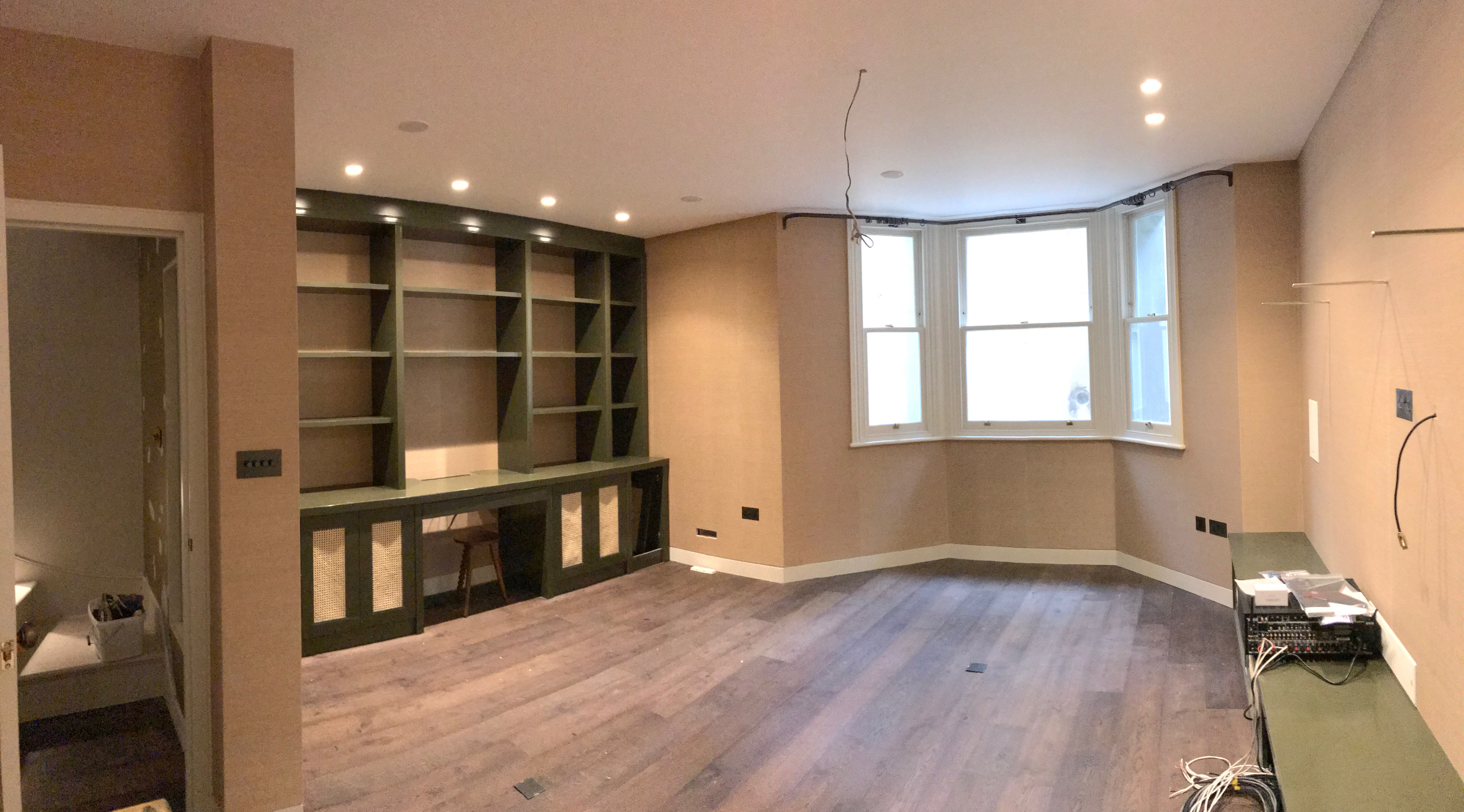 Bay window room with warm wallcovering