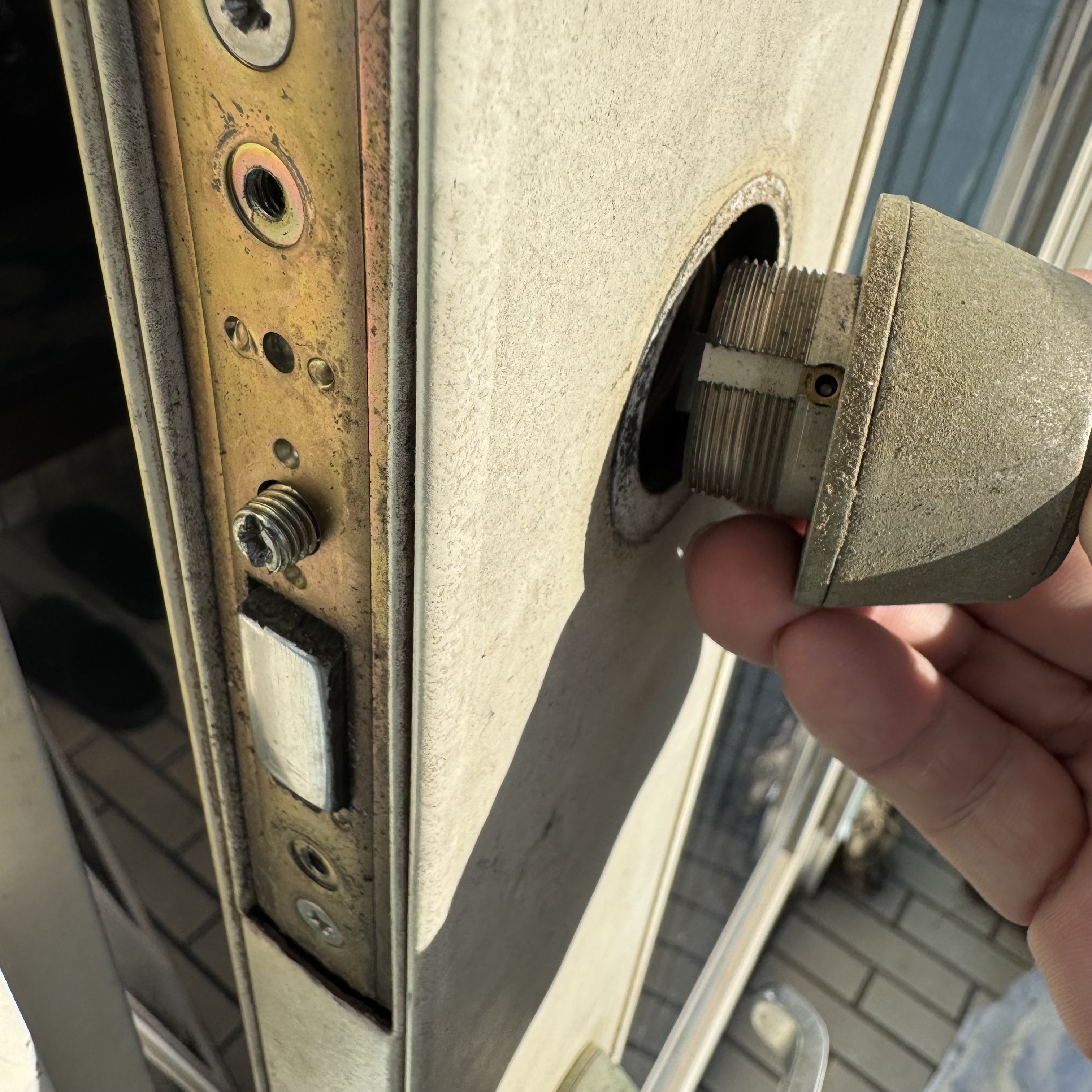 シリンダー取り外し作業