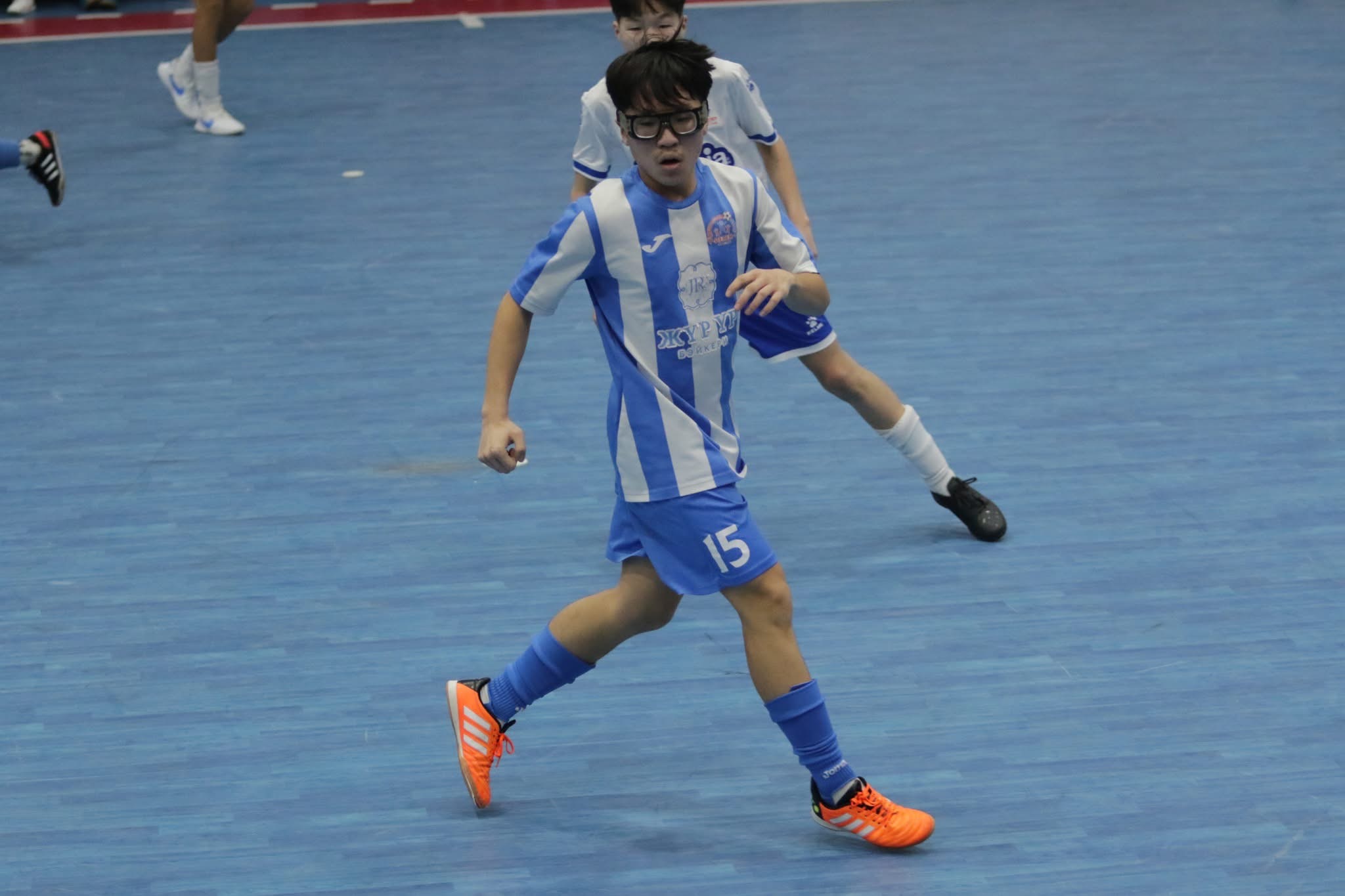 Erkhembold in futsal action