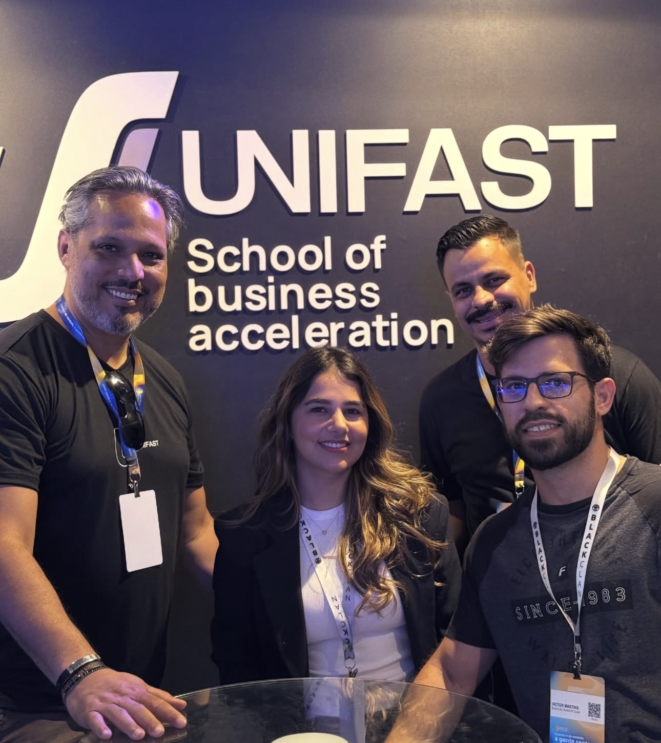 Vanessa Veras com a equipe da Unifast