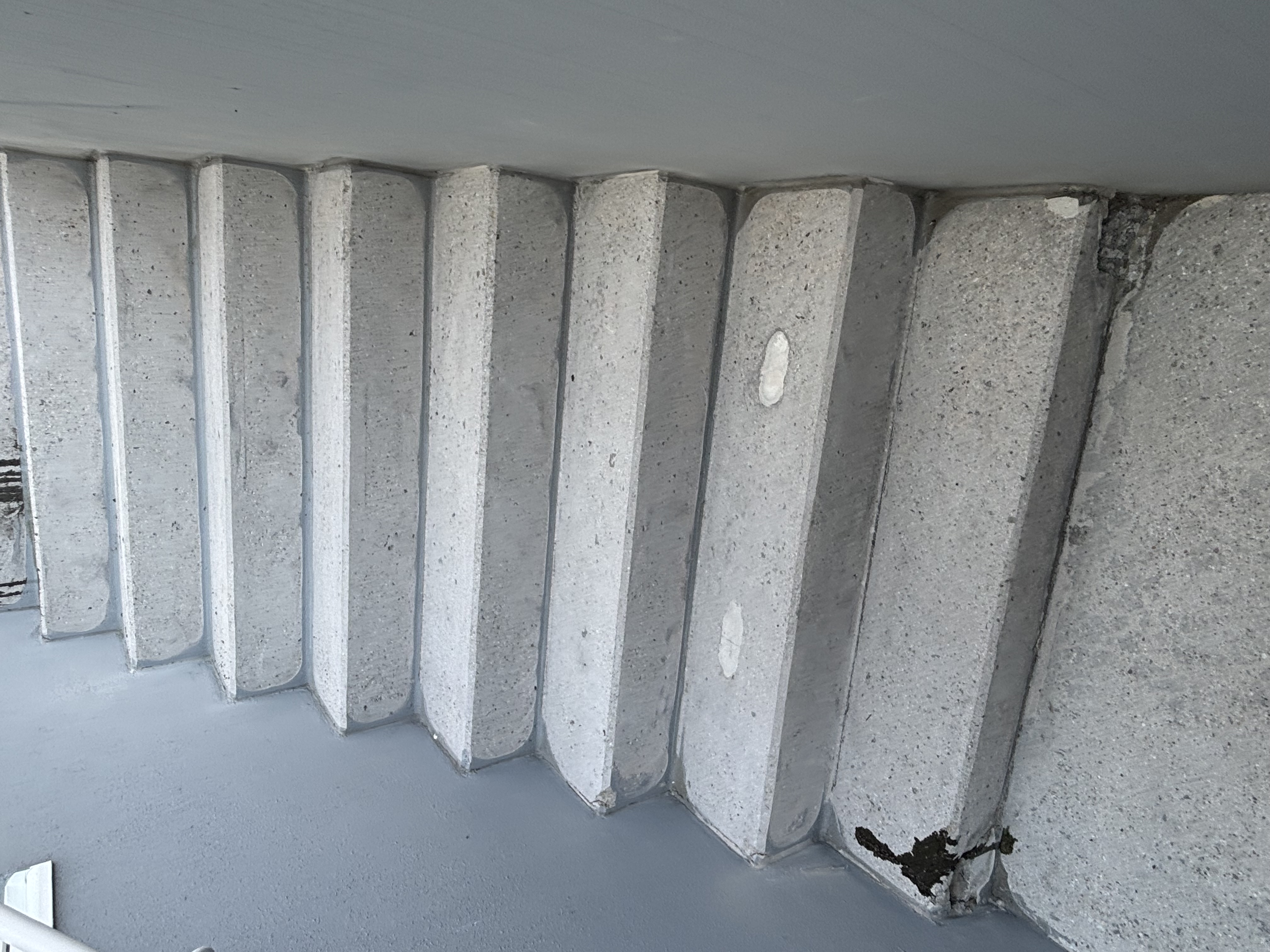 Außentreppe vor Bodenrenovierung – abgenutzter Betonbelag