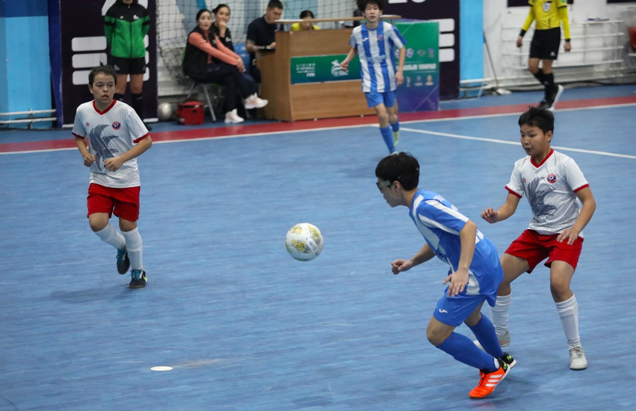 Erkhembold playing against opponents